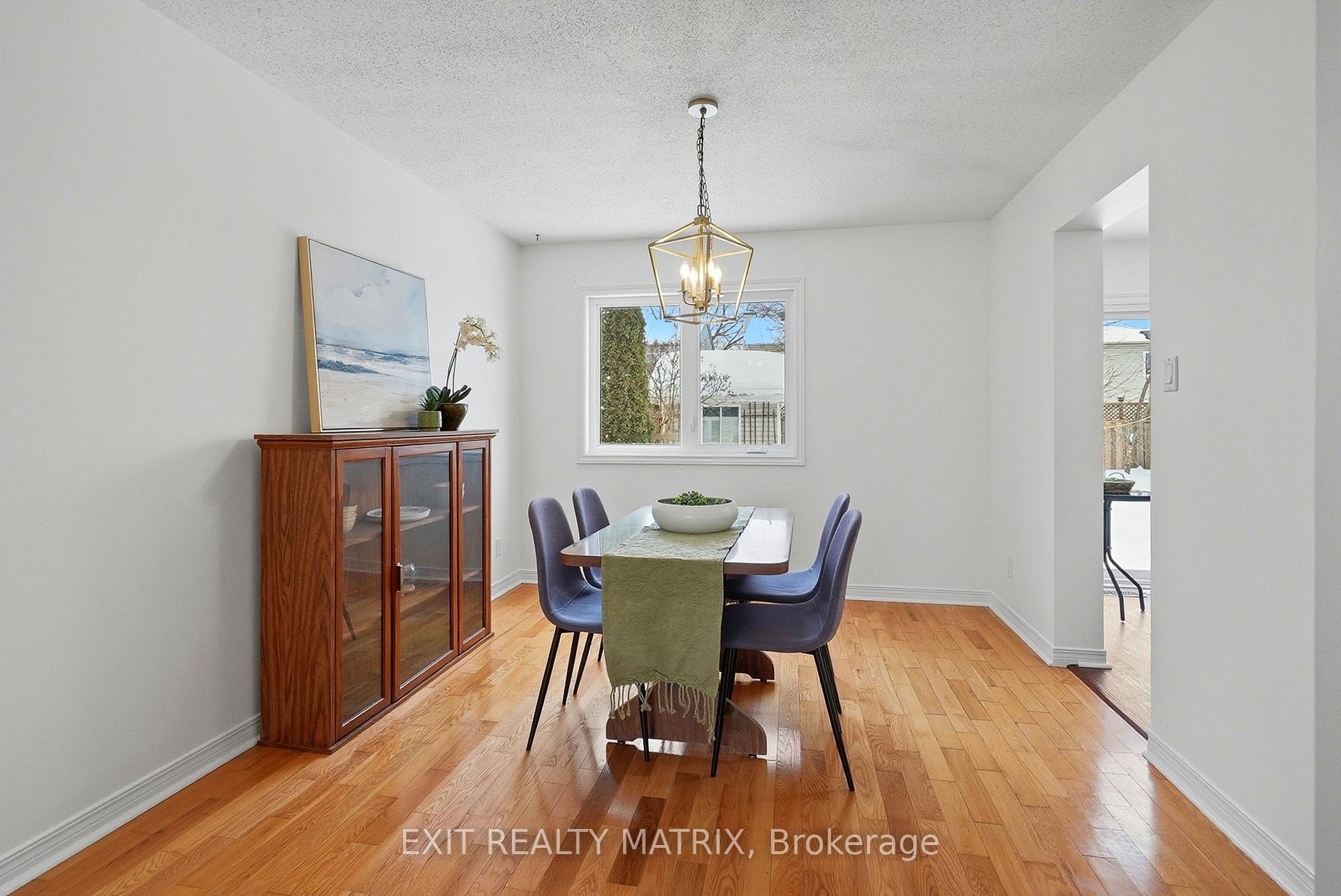 Photo 3 of 727 Brome Crescent, Ottawa, Fallingbrook/Ridgemount — HOMEH