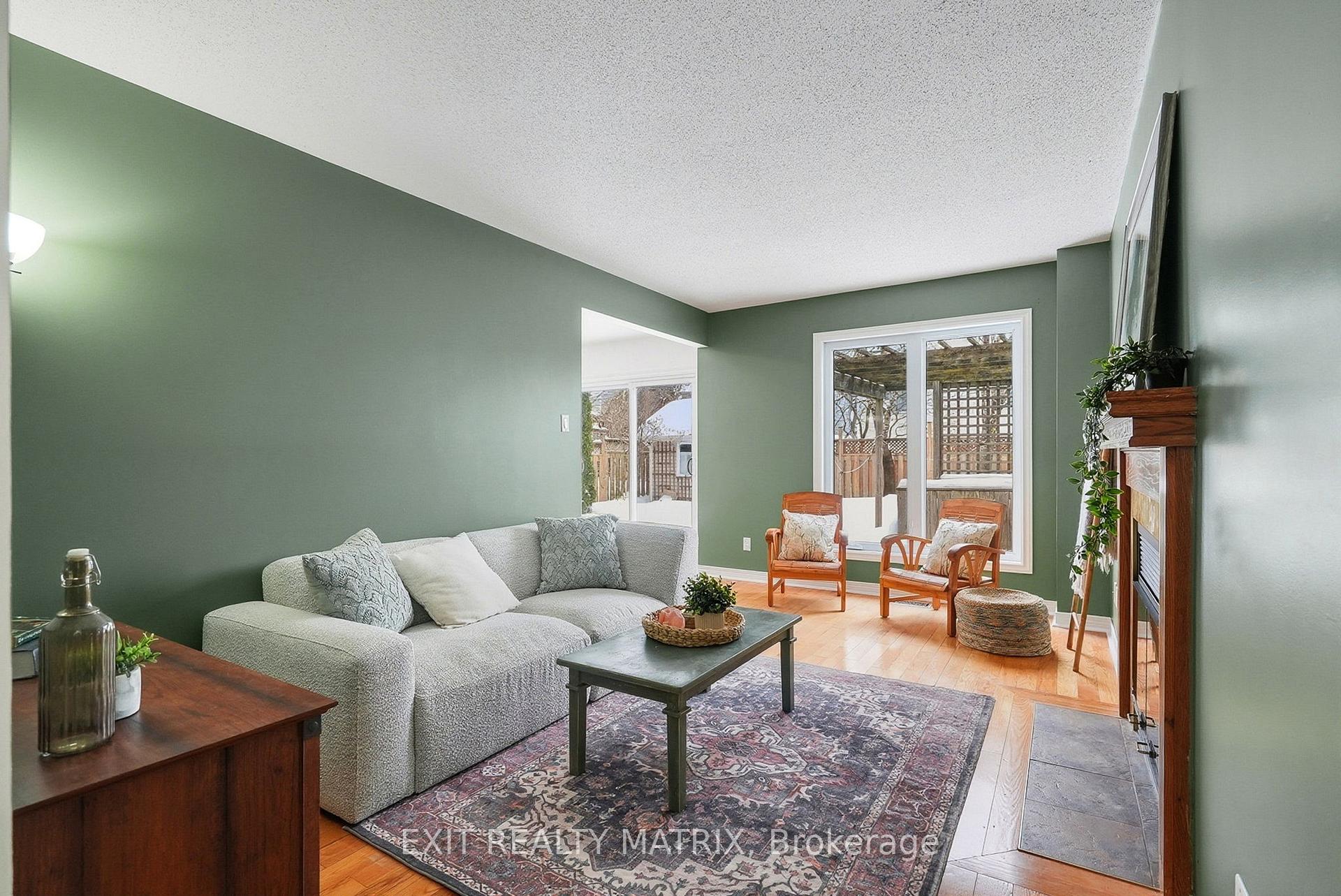 Photo 6 of 727 Brome Crescent, Ottawa, Fallingbrook/Ridgemount — HOMEH