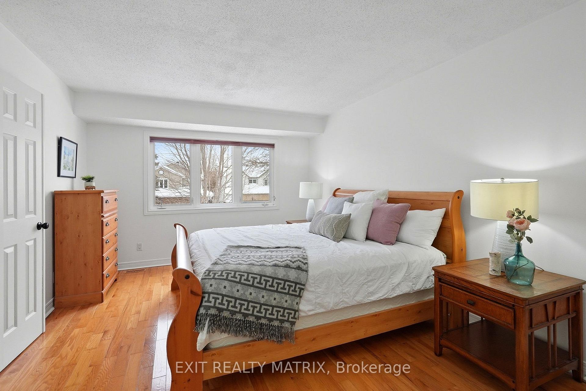 Photo 10 of 727 Brome Crescent, Ottawa, Fallingbrook/Ridgemount — HOMEH