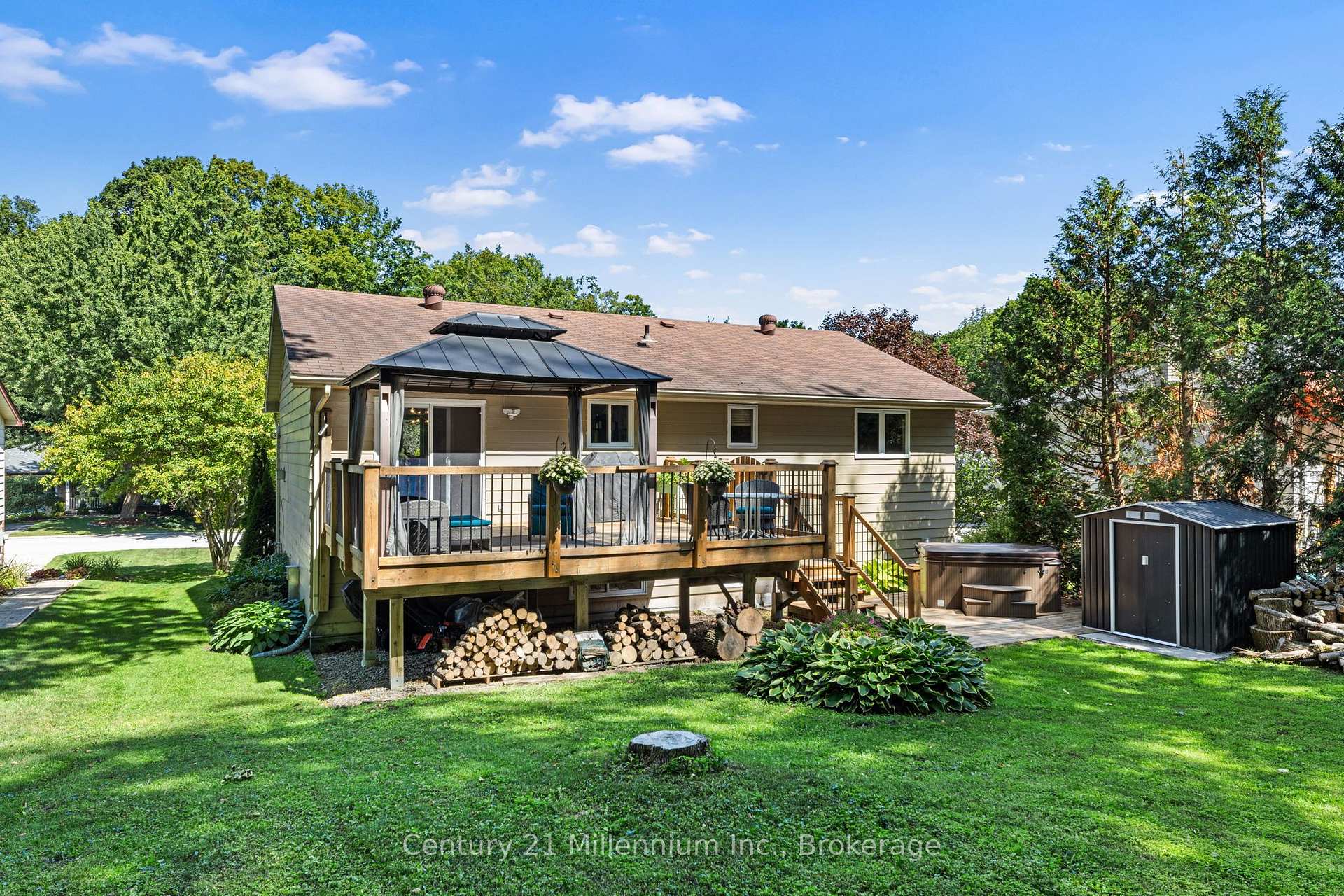 Photo 2 of 128 Parklane Crescent, Meaford — HOMEH