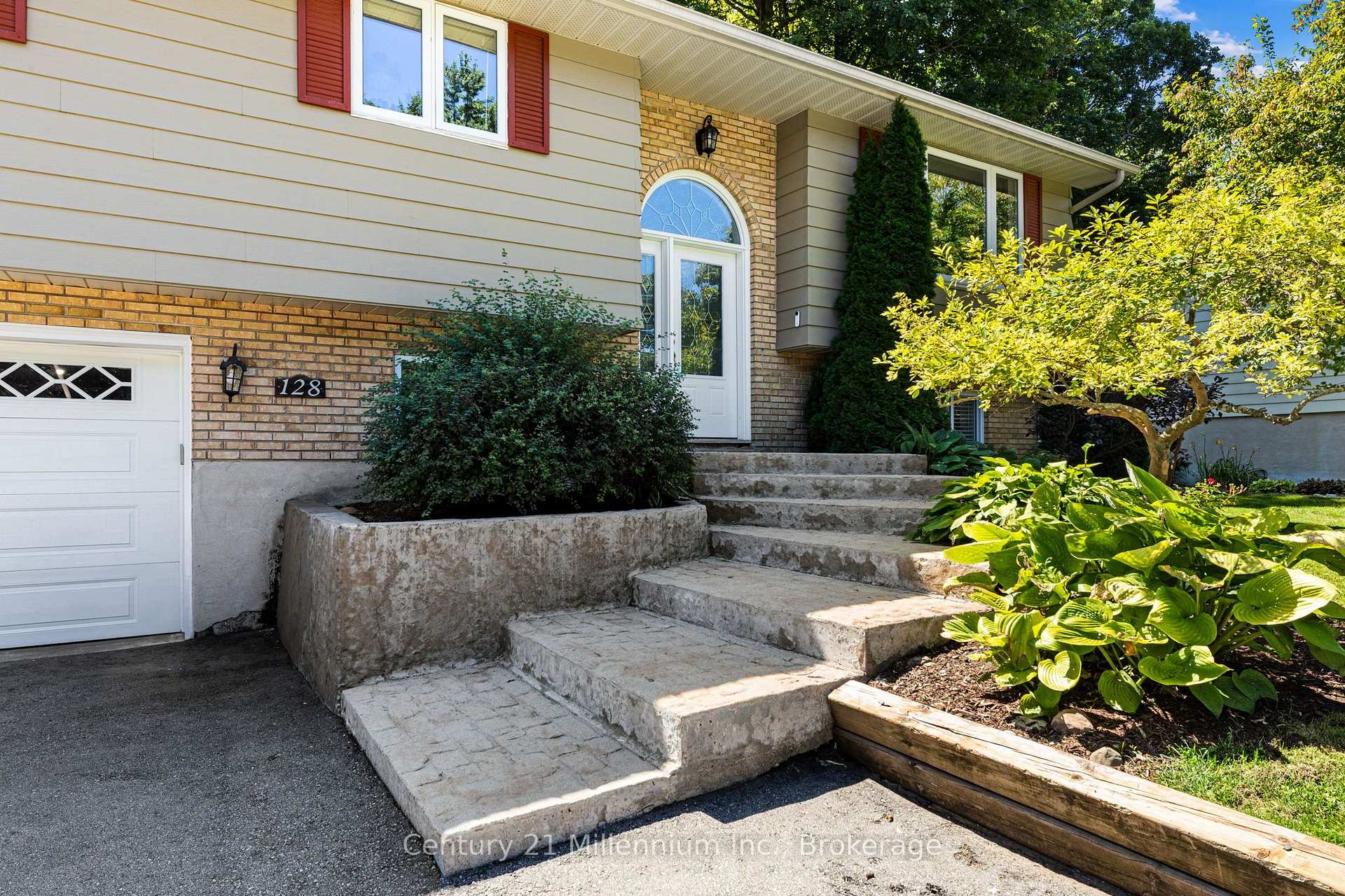 Photo 4 of 128 Parklane Crescent, Meaford — HOMEH