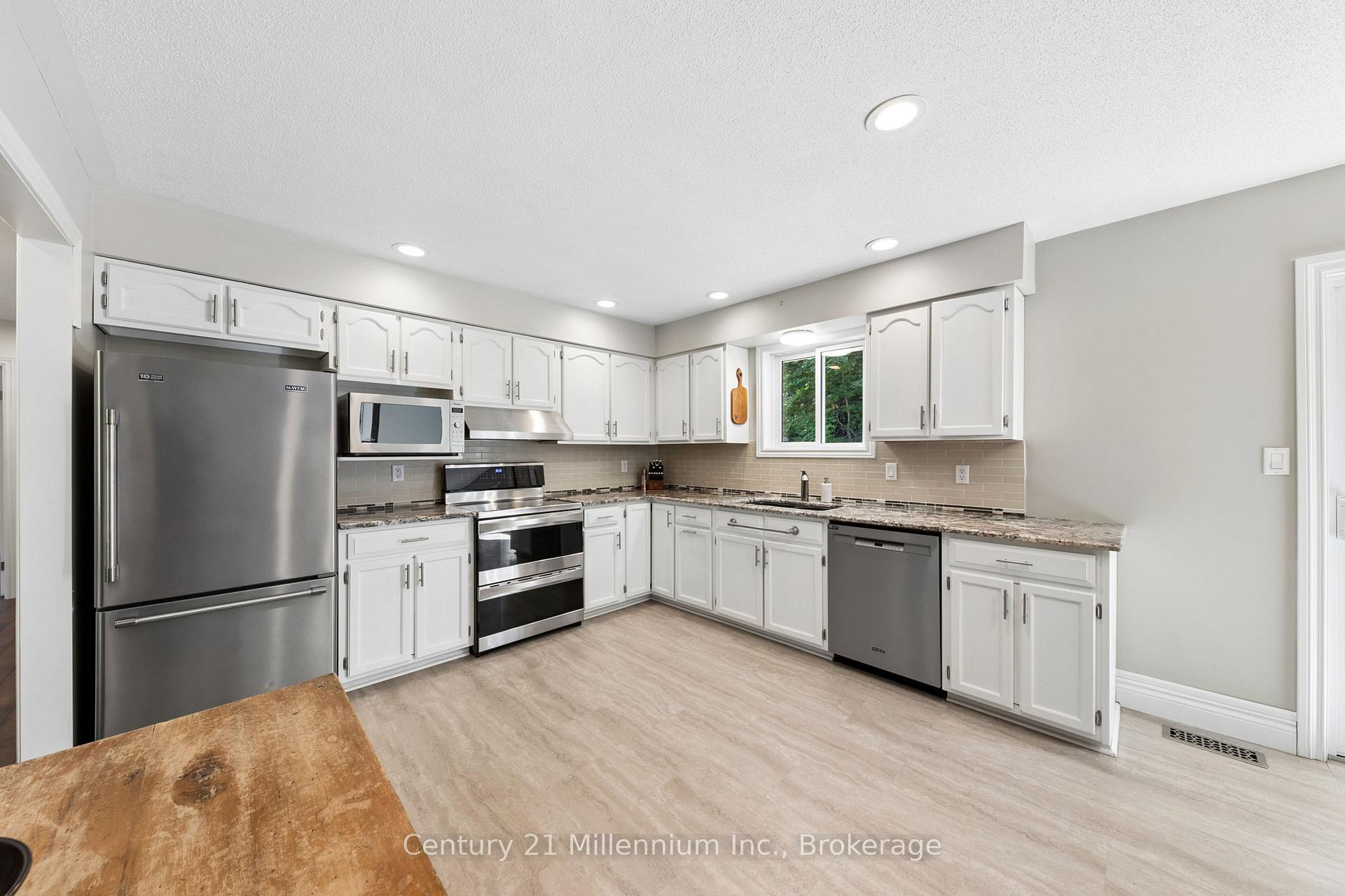 Photo 11 of 128 Parklane Crescent, Meaford — HOMEH