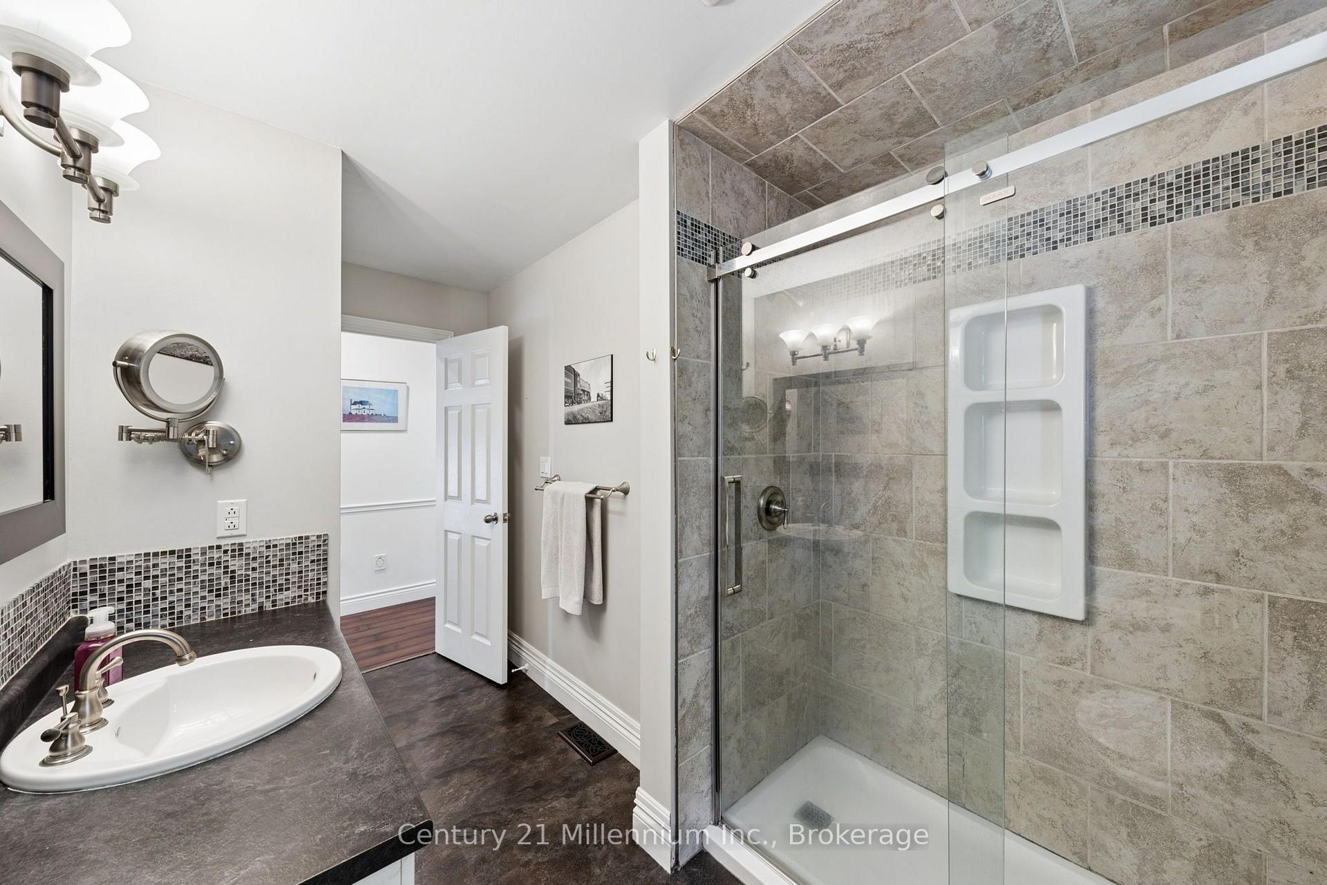 Photo 16 of 128 Parklane Crescent, Meaford — HOMEH