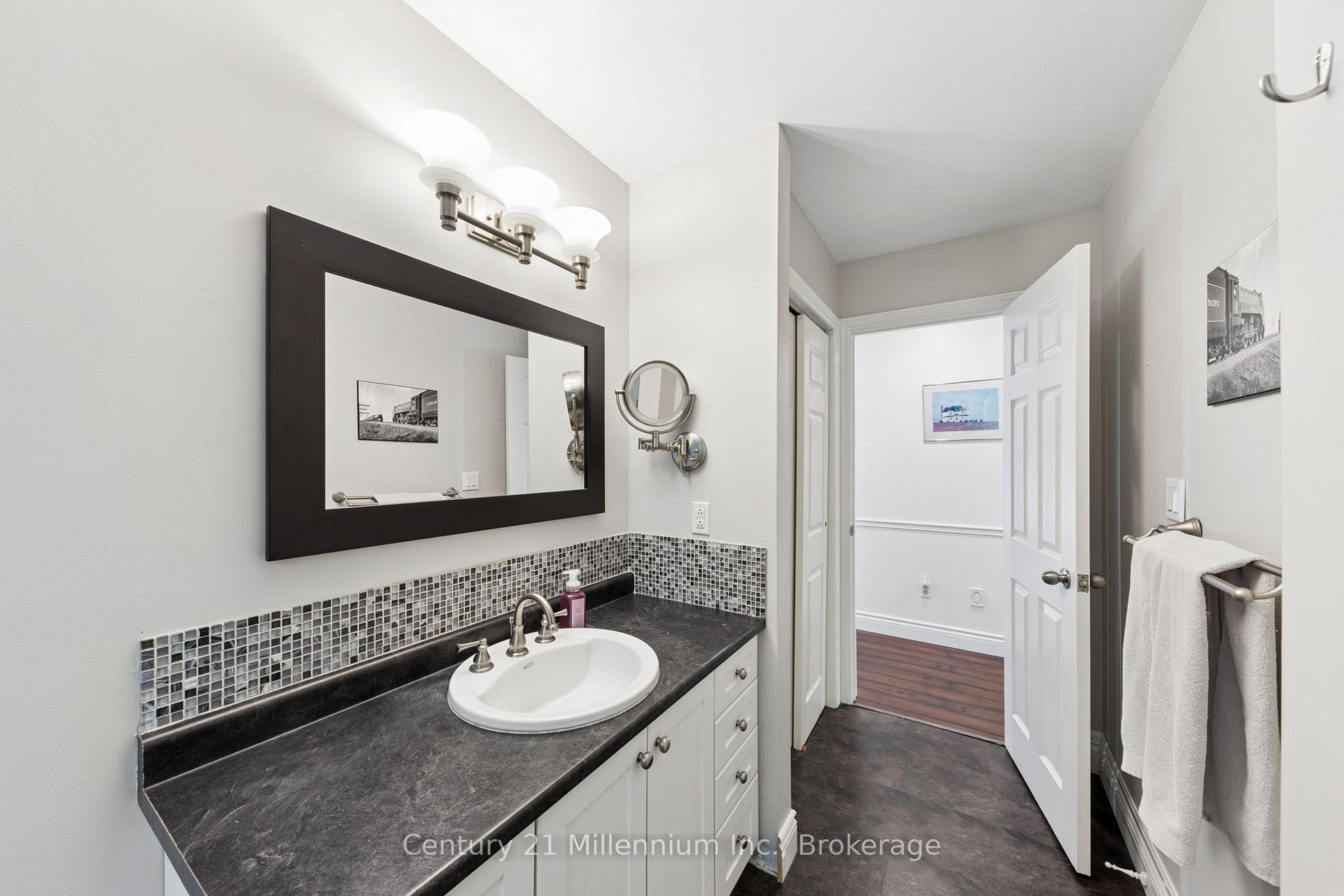 Photo 17 of 128 Parklane Crescent, Meaford — HOMEH