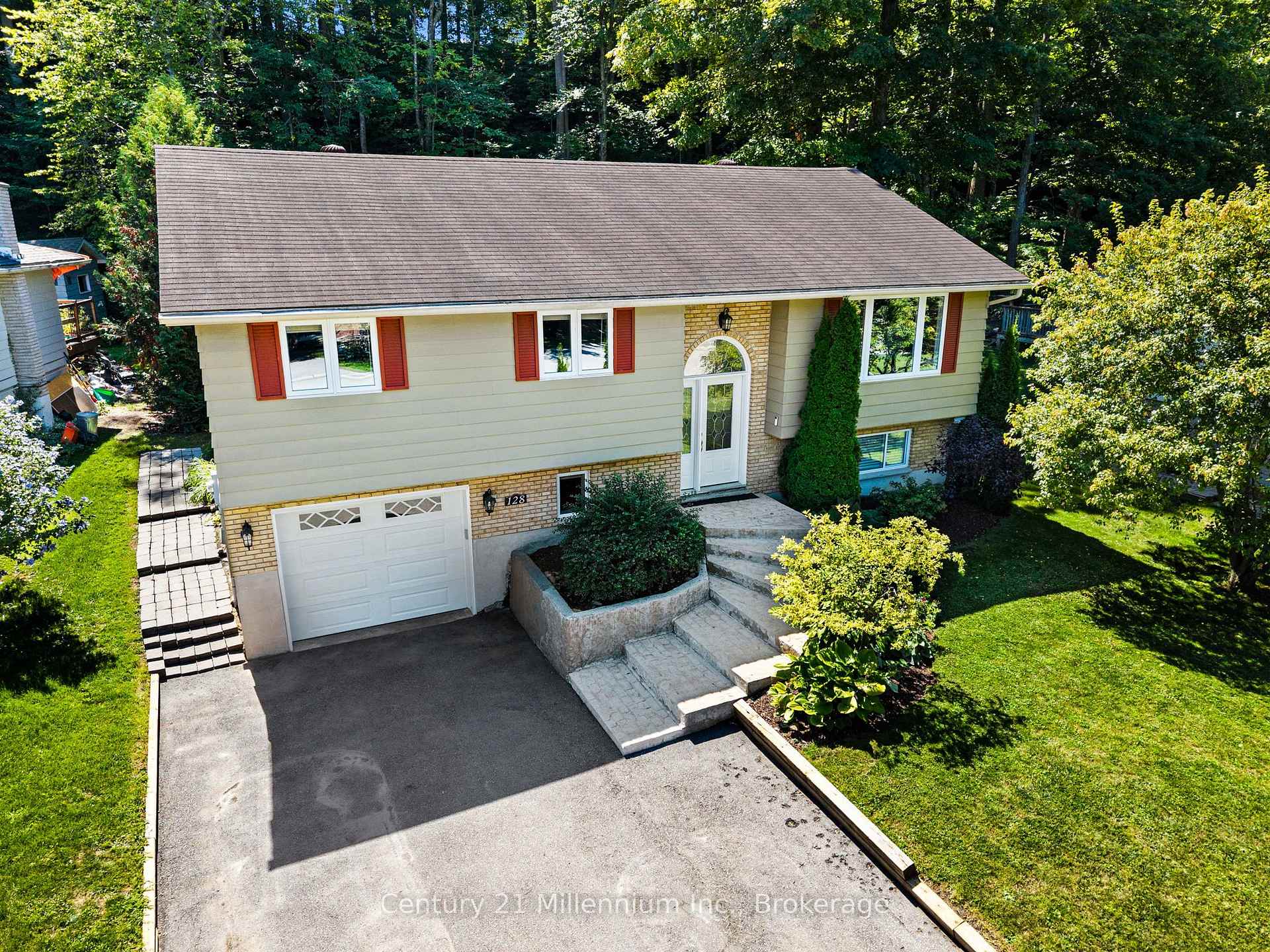 Photo 34 of 128 Parklane Crescent, Meaford — HOMEH