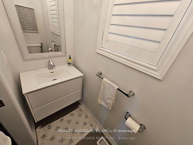 Photo 8 of 35 Cutts Crescent, Hamilton, Binbrook — HOMEH