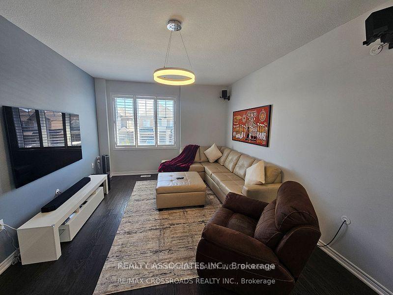 Photo 9 of 35 Cutts Crescent, Hamilton, Binbrook — HOMEH
