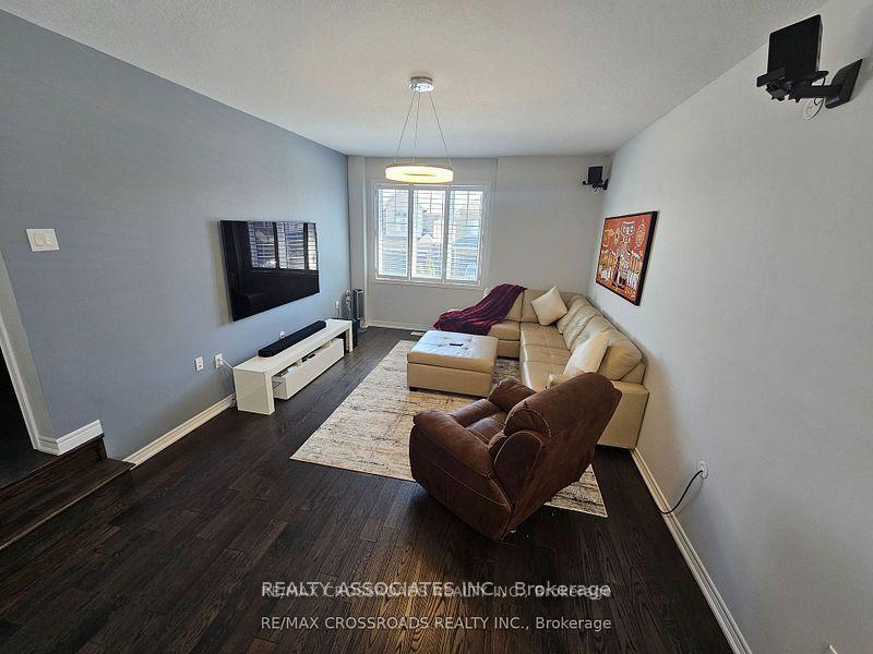 Photo 10 of 35 Cutts Crescent, Hamilton, Binbrook — HOMEH