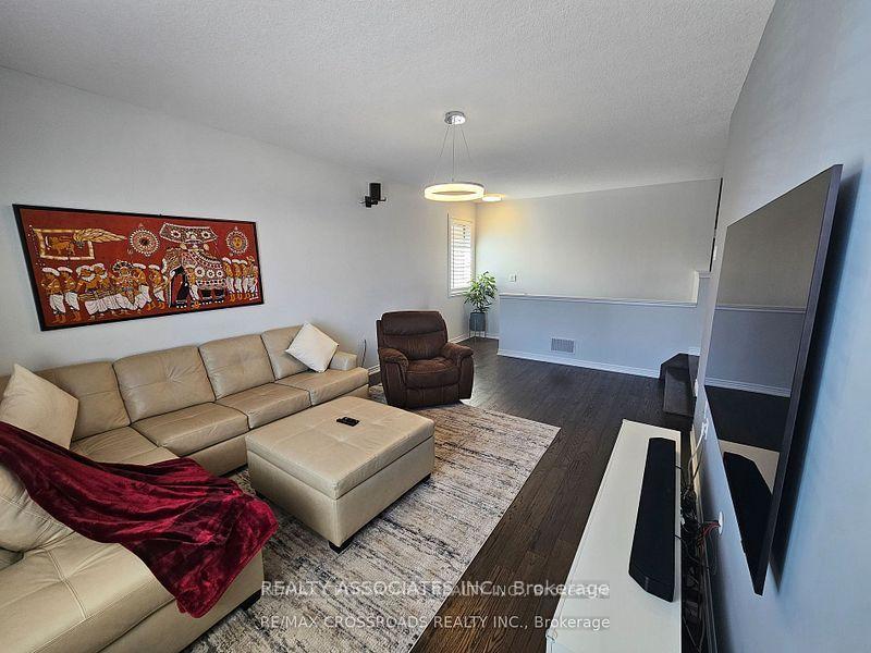 Photo 11 of 35 Cutts Crescent, Hamilton, Binbrook — HOMEH