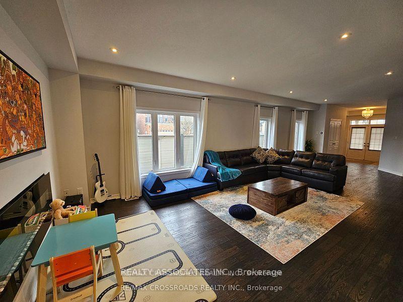 Photo 13 of 35 Cutts Crescent, Hamilton, Binbrook — HOMEH