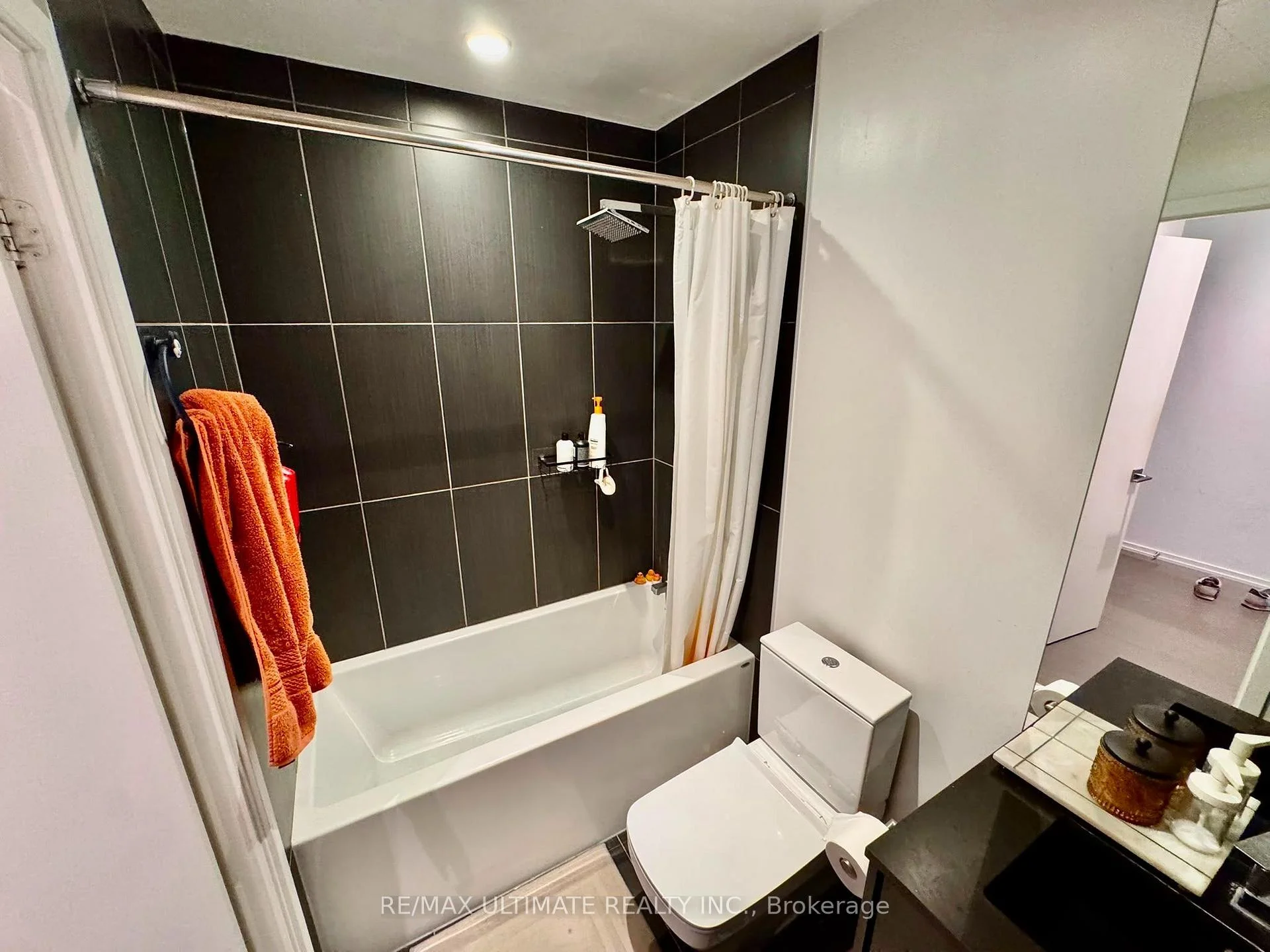 Photo 7 of Unit 2712, 70 Temperance Street, Toronto, Bay Street Corridor — HOMEH