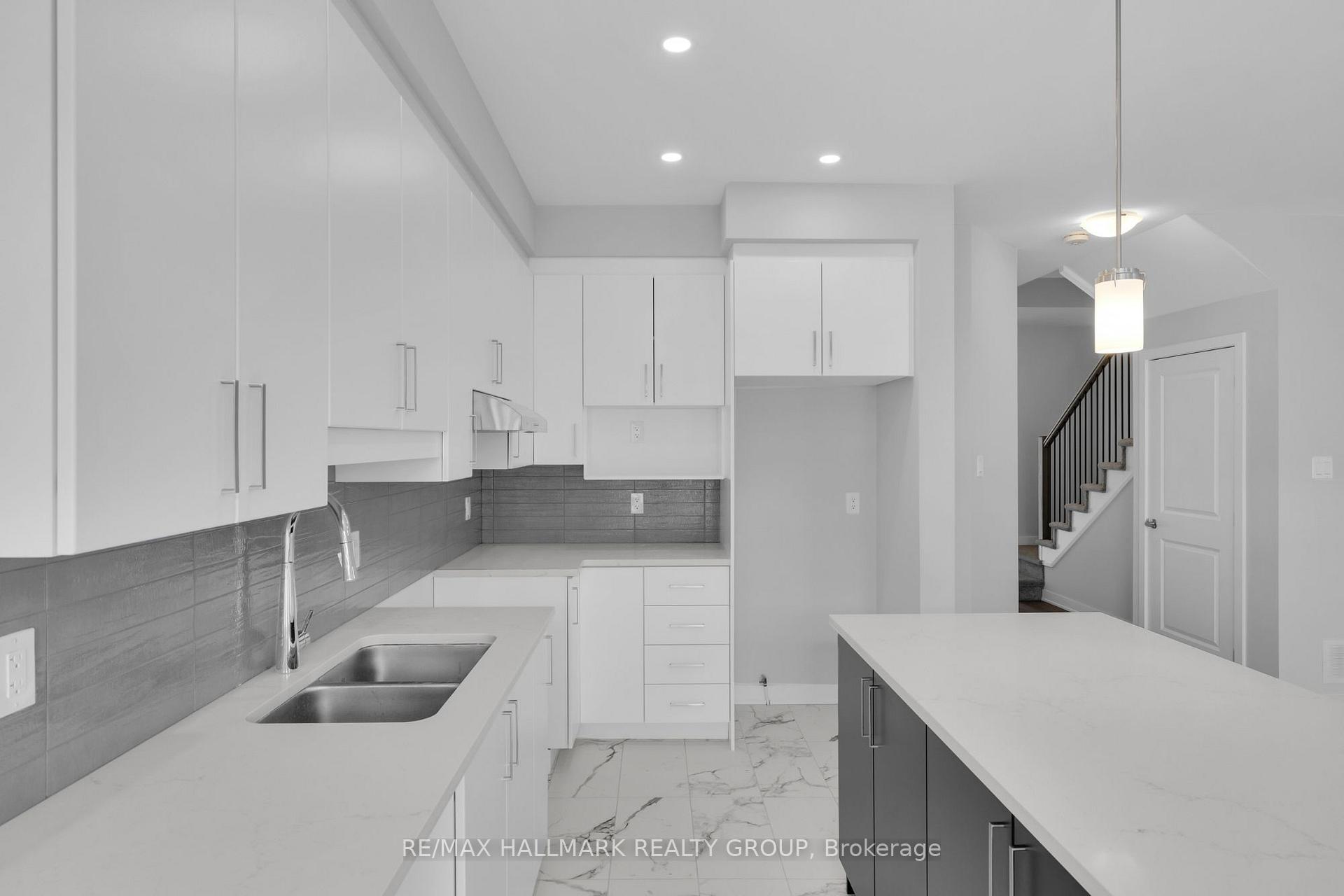 Photo 9 of 1947 Hawker Private, Ottawa, Huntley Ward (South East) — HOMEH