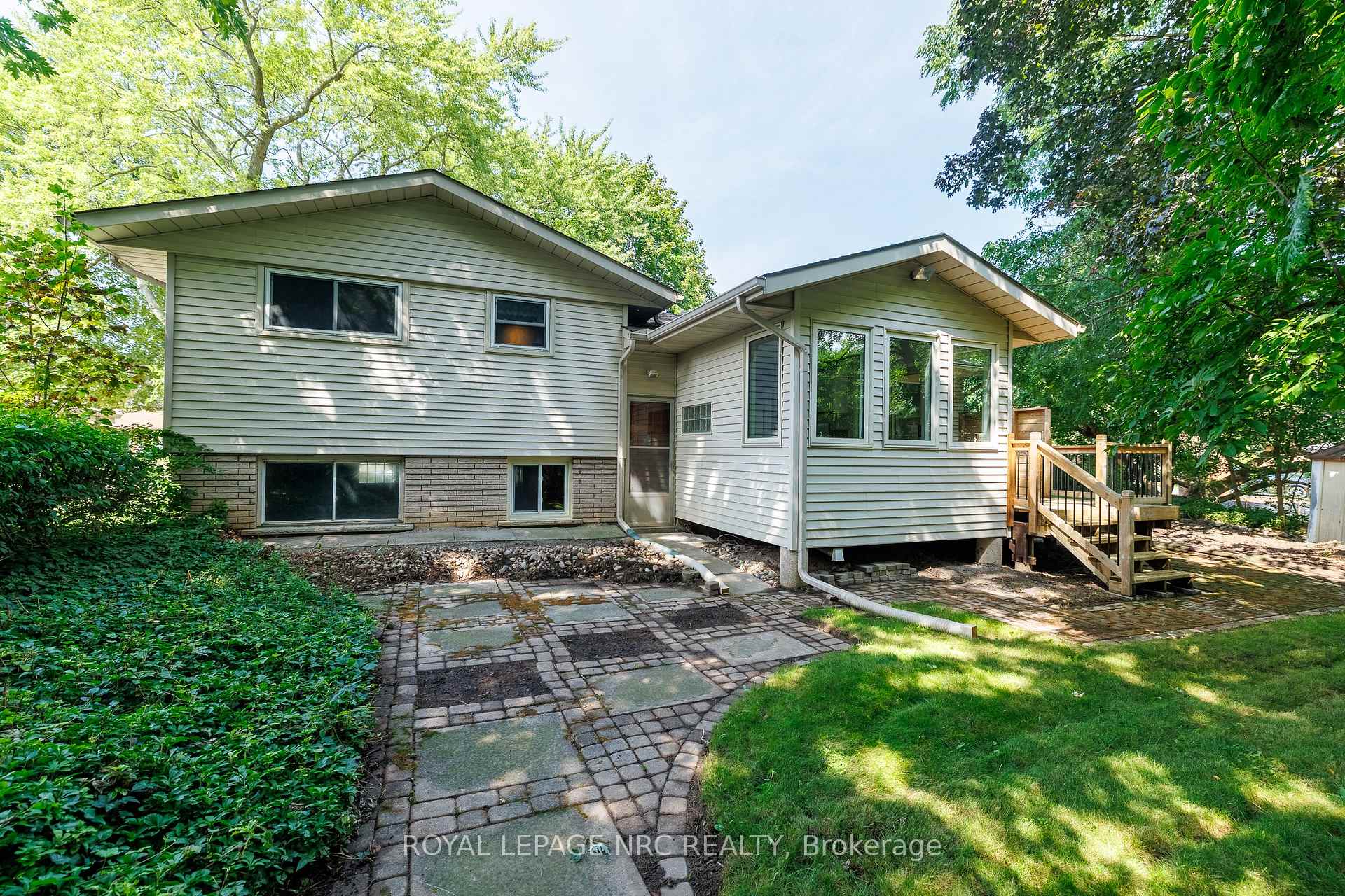 Photo 3 of 206 Parnell Road, St. Catharines, Vine/Linwell — HOMEH