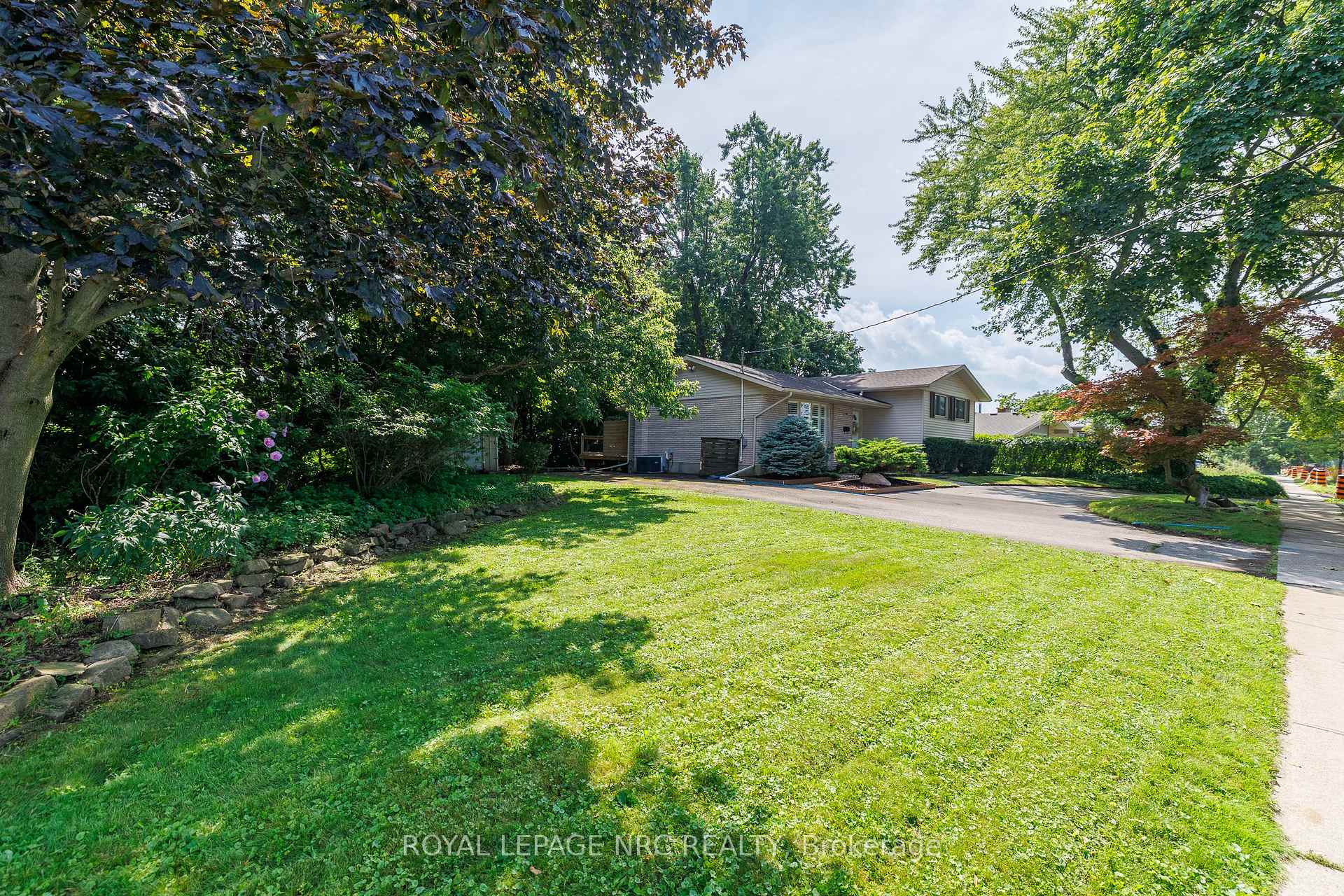 Photo 4 of 206 Parnell Road, St. Catharines, Vine/Linwell — HOMEH
