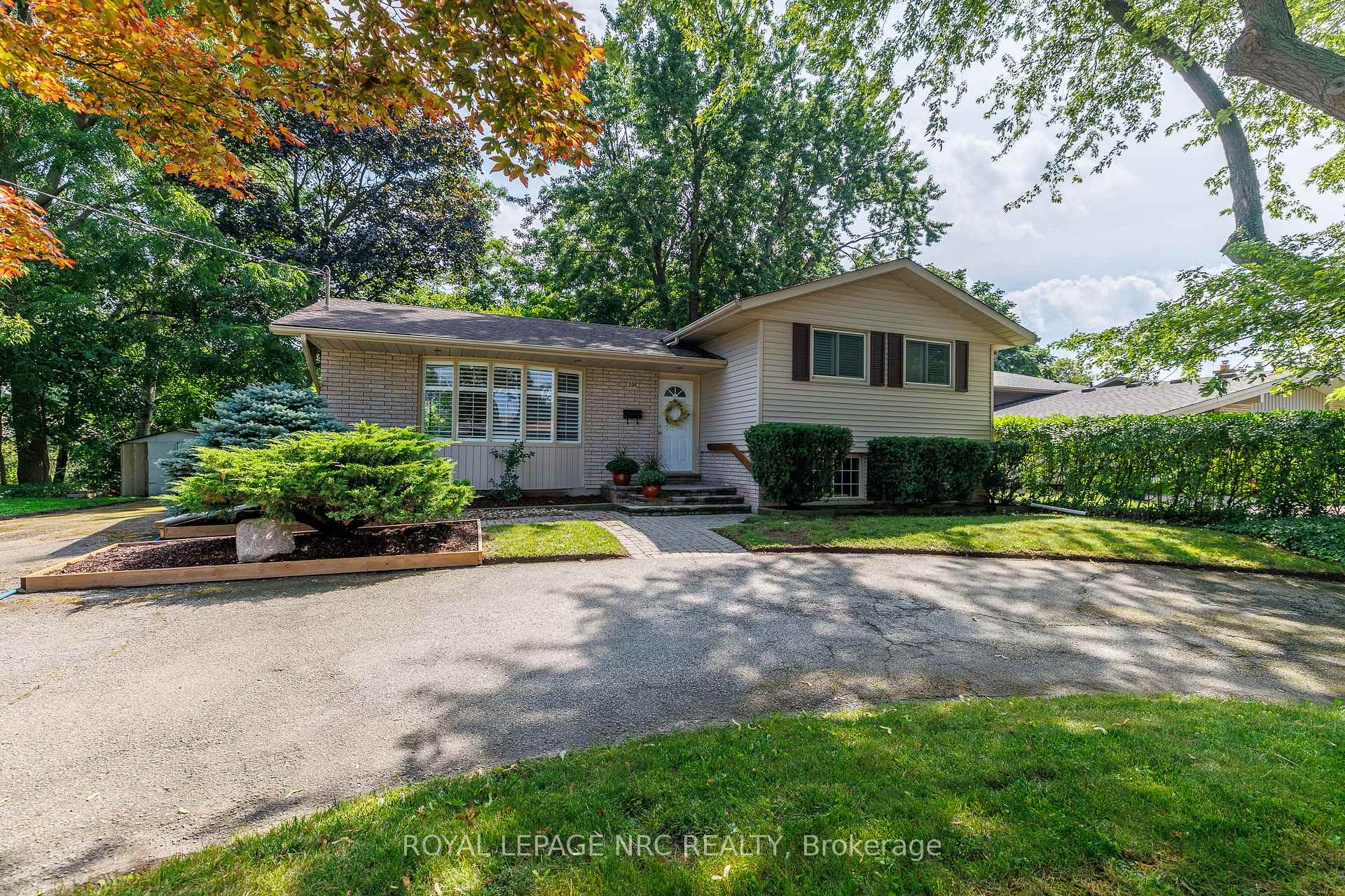 Photo 5 of 206 Parnell Road, St. Catharines, Vine/Linwell — HOMEH