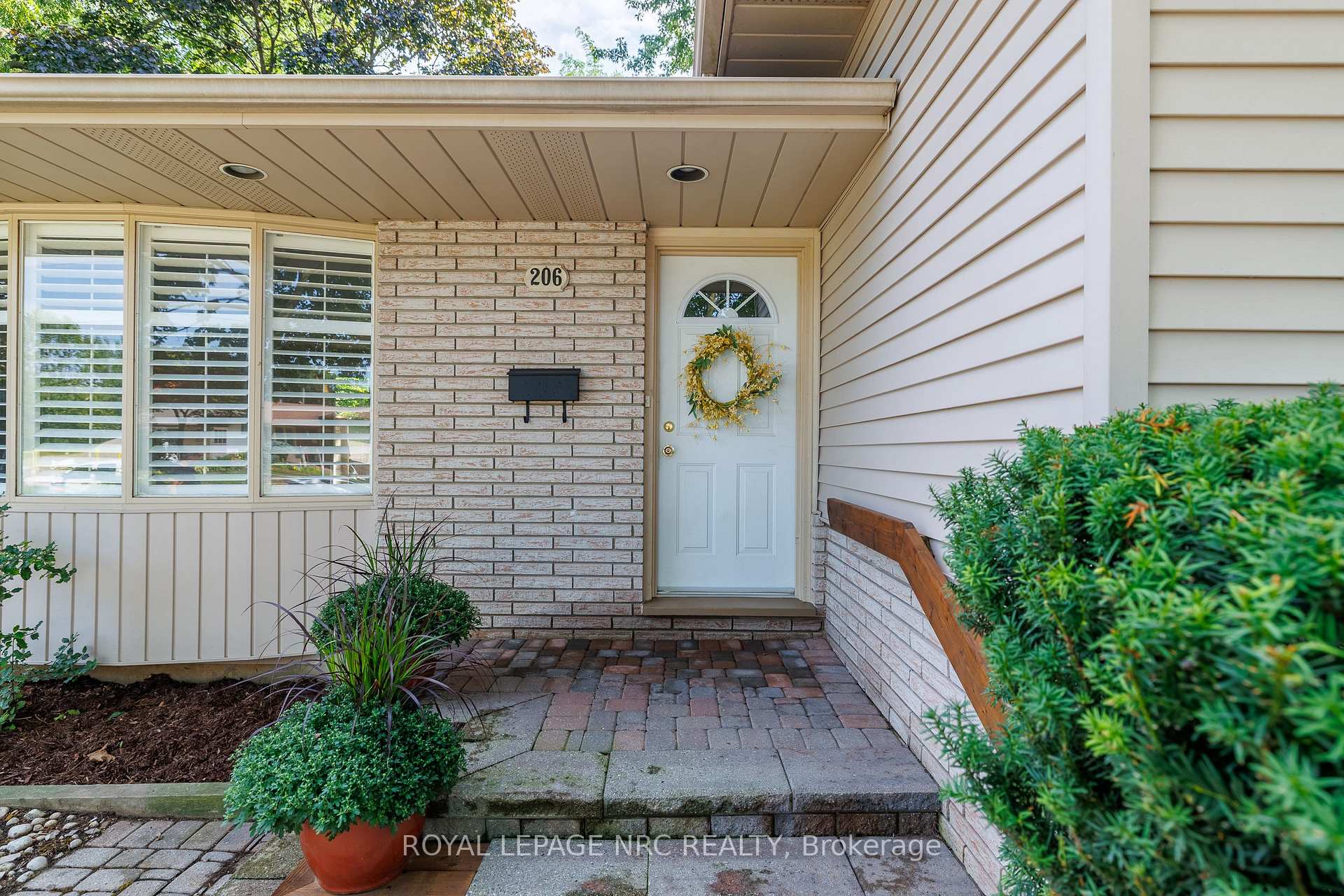 Photo 11 of 206 Parnell Road, St. Catharines, Vine/Linwell — HOMEH