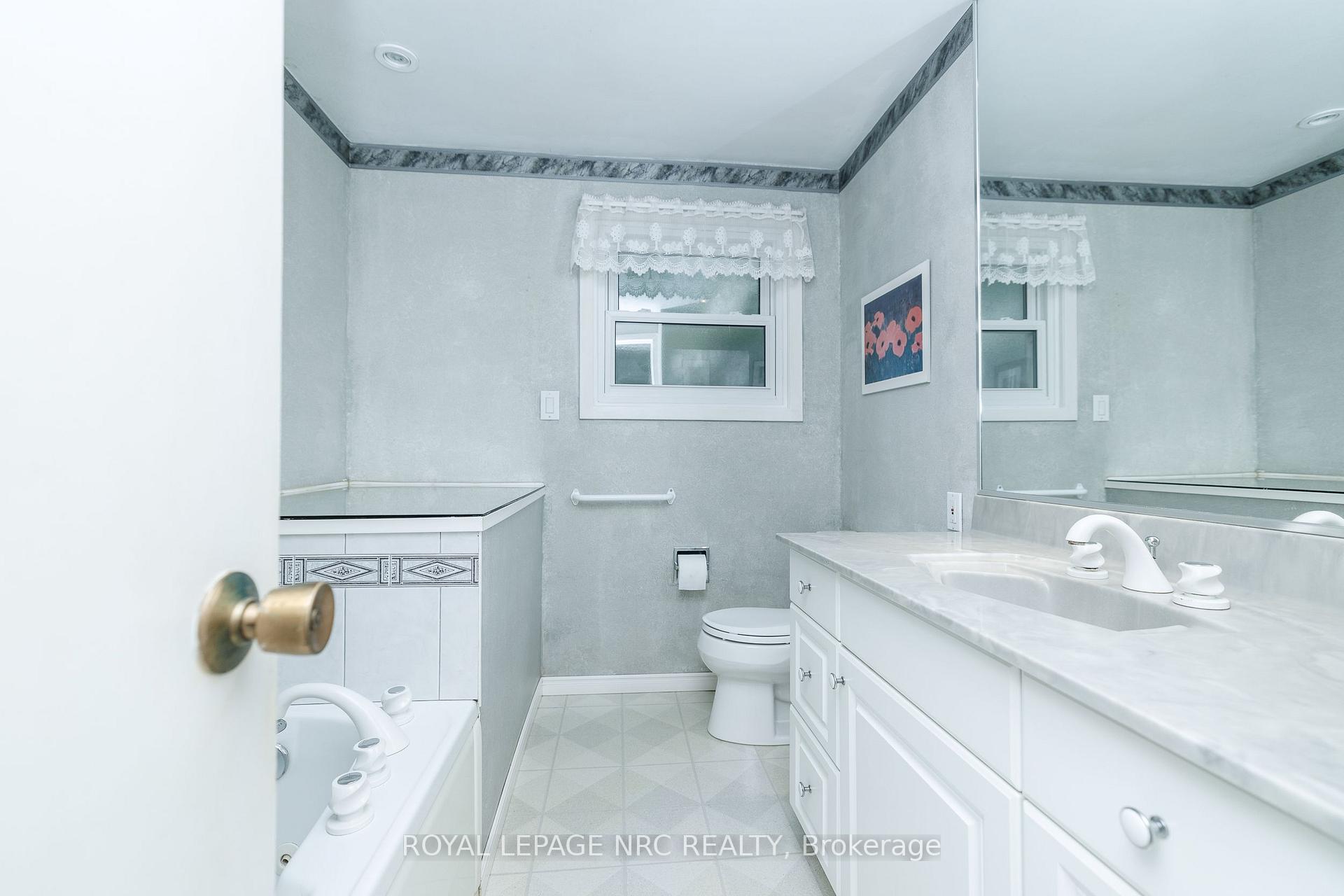 Photo 35 of 206 Parnell Road, St. Catharines, Vine/Linwell — HOMEH