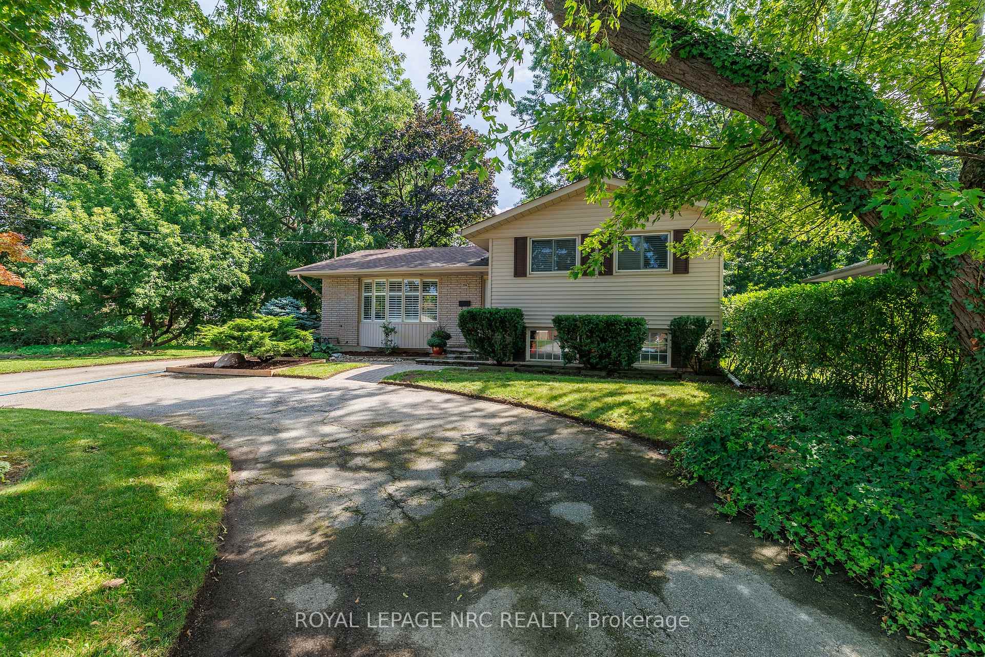 Photo 56 of 206 Parnell Road, St. Catharines, Vine/Linwell — HOMEH