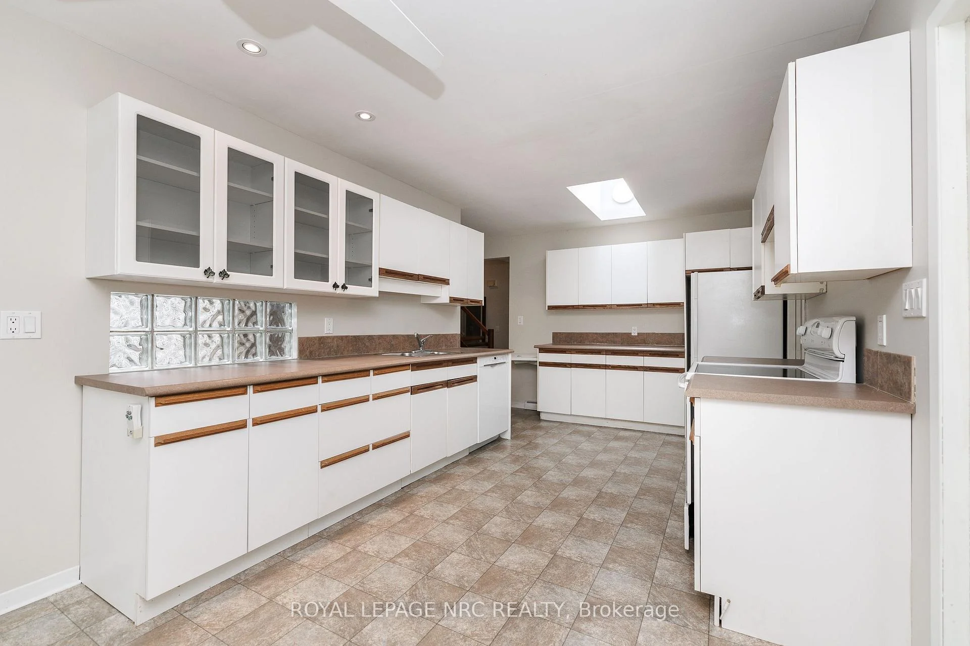Photo 61 of 206 Parnell Road, St. Catharines, Vine/Linwell — HOMEH