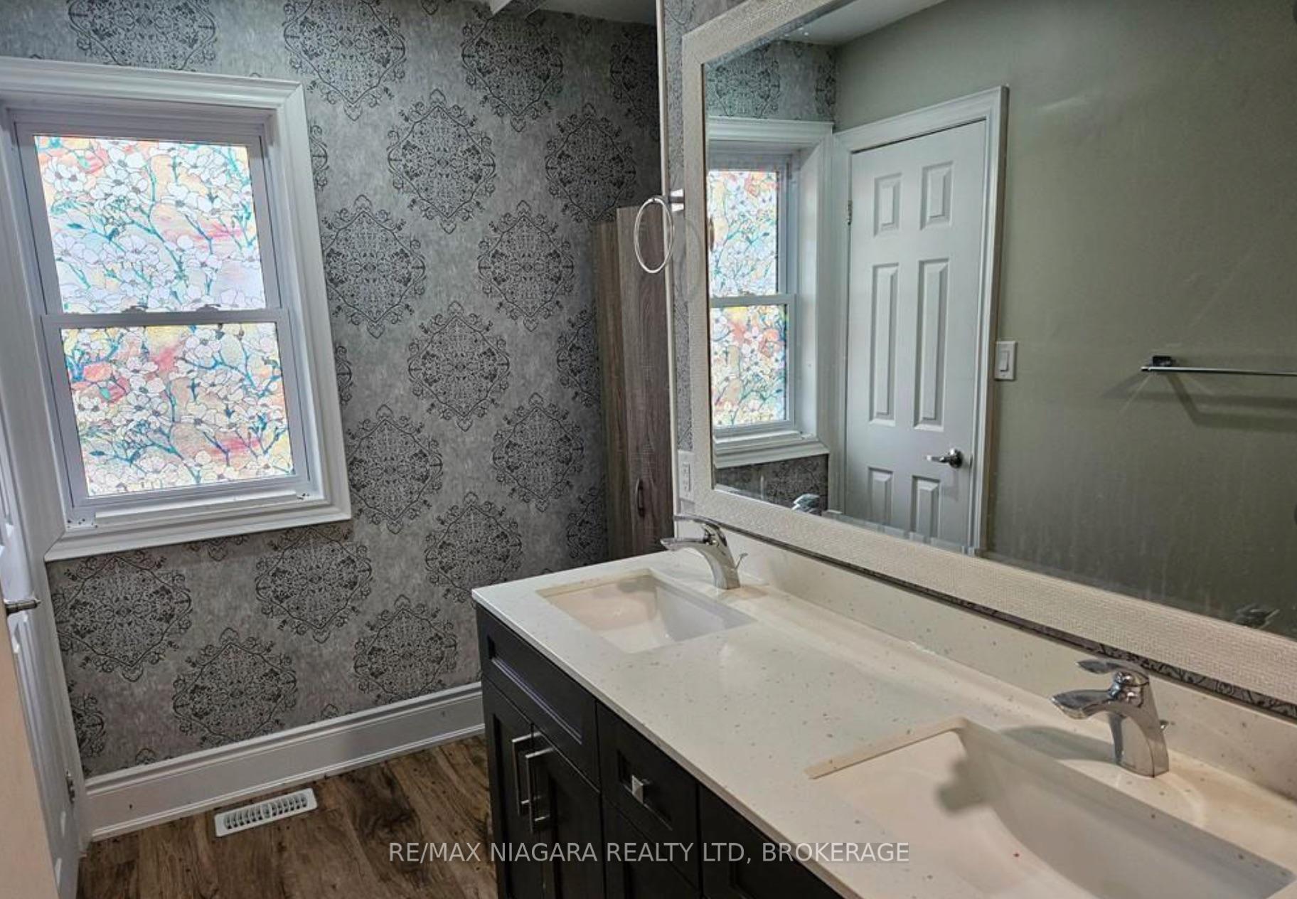 Photo 10 of Unit Upper, 1010 Foss Road, Pelham, Fenwick — HOMEH