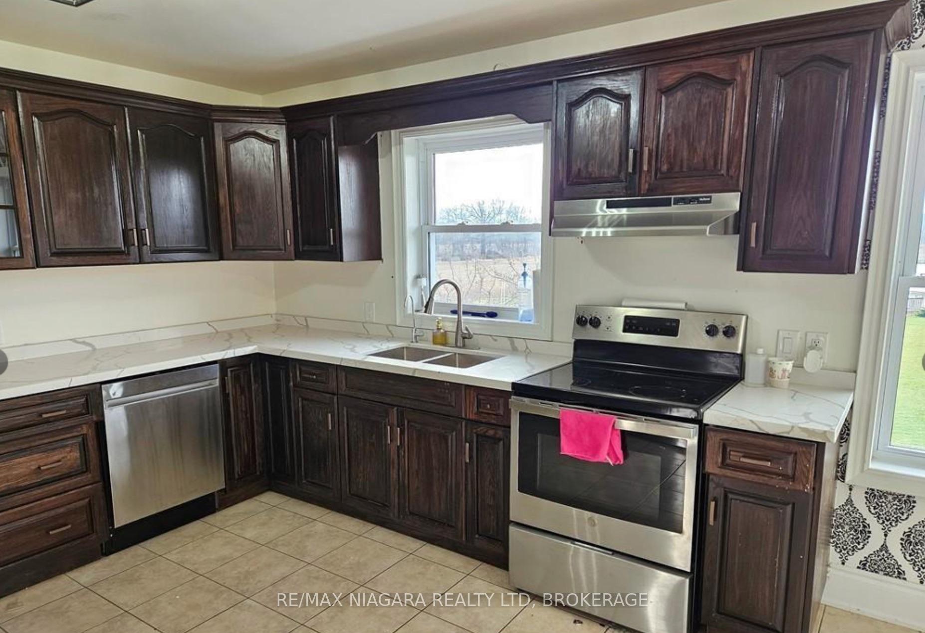 Photo 15 of Unit Upper, 1010 Foss Road, Pelham, Fenwick — HOMEH