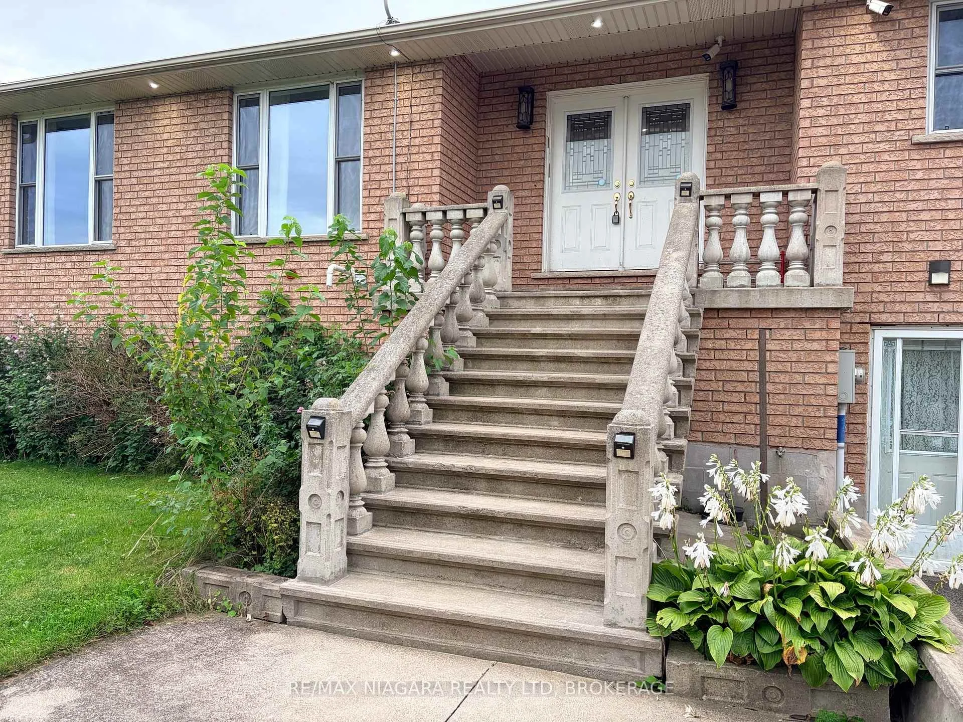 Photo of Unit Upper, 1010 Foss Road