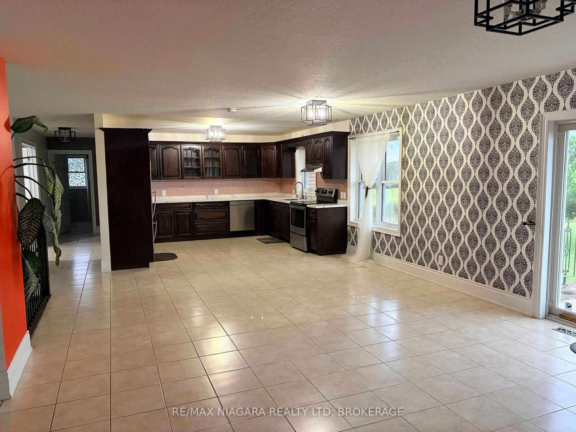 Photo 6 of Unit Upper, 1010 Foss Road, Pelham, Fenwick — HOMEH