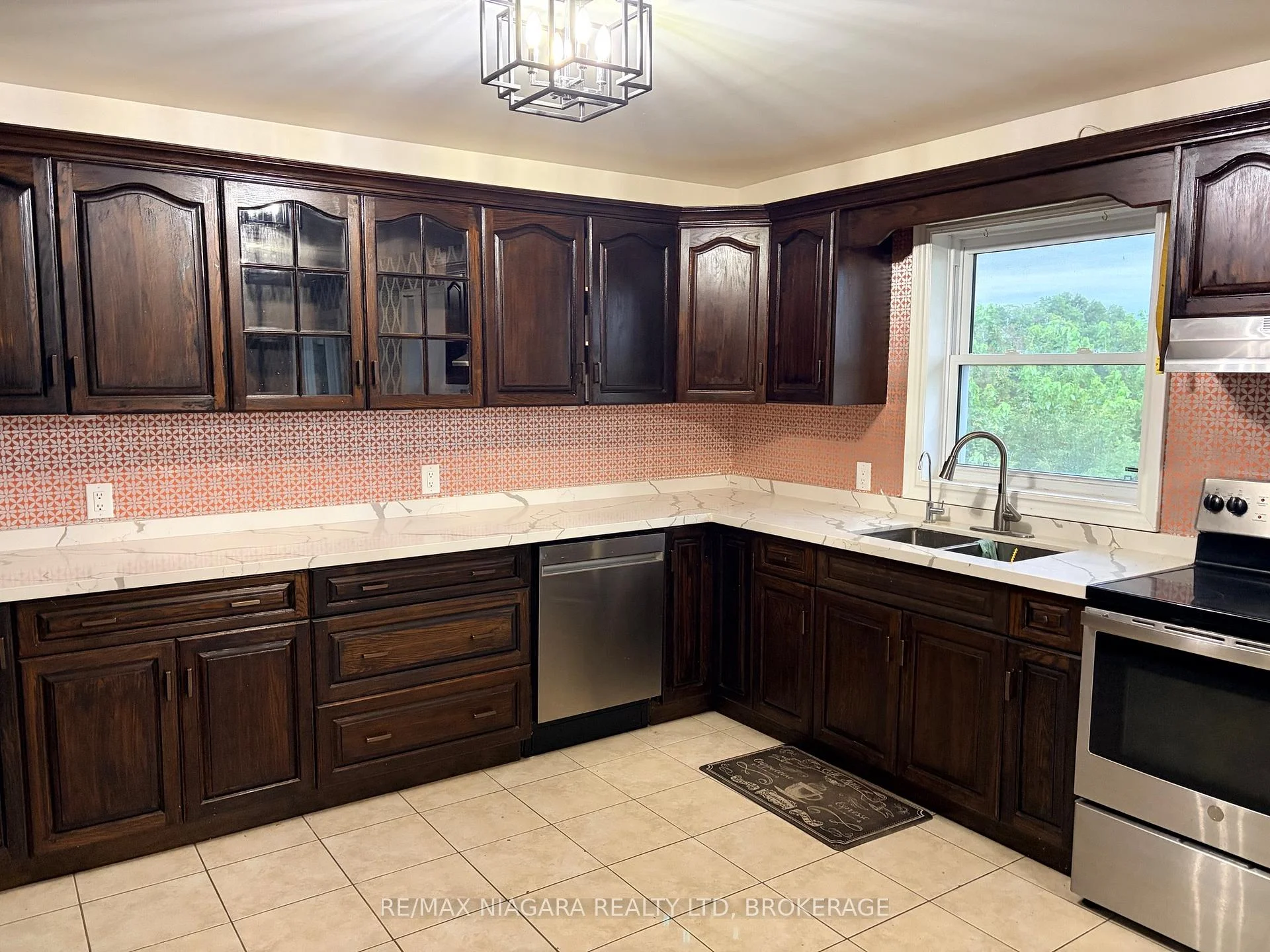 Photo 21 of Unit Upper, 1010 Foss Road, Pelham, Fenwick — HOMEH