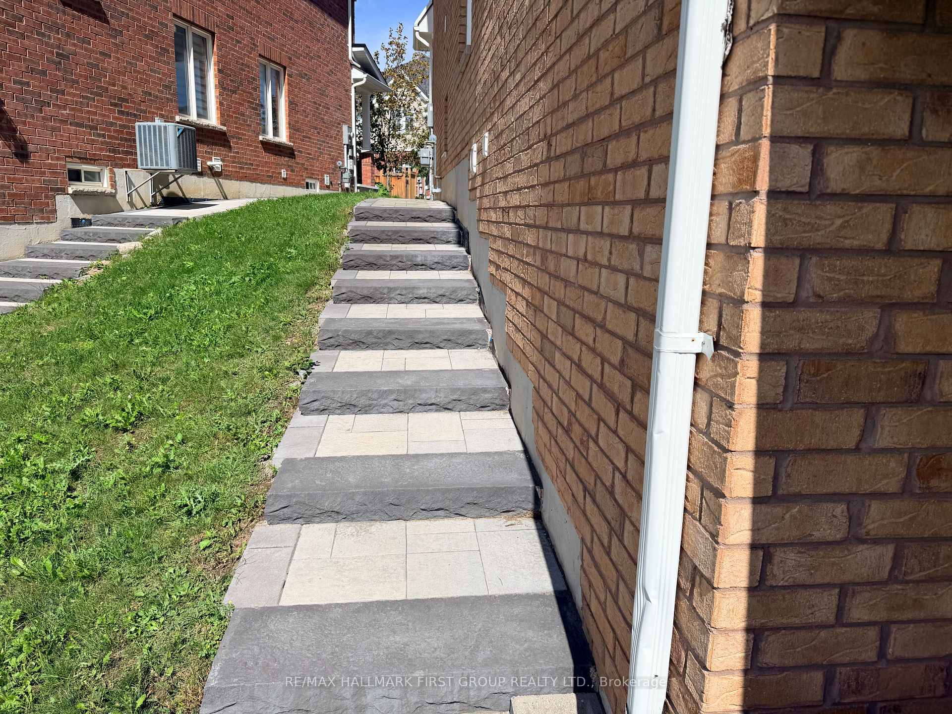 Photo 2 of 1671 William Lott Drive, Oshawa, Taunton — HOMEH