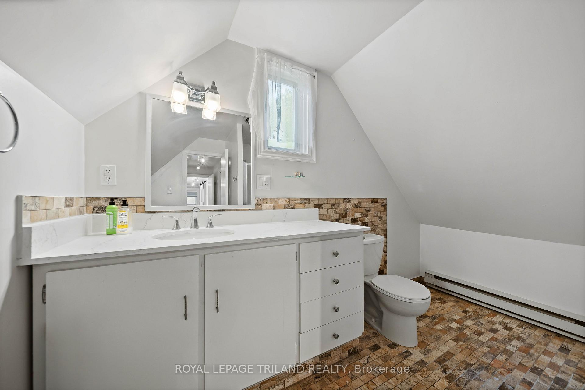 Photo 33 of 57 Westchester Drive, London, North A — HOMEH