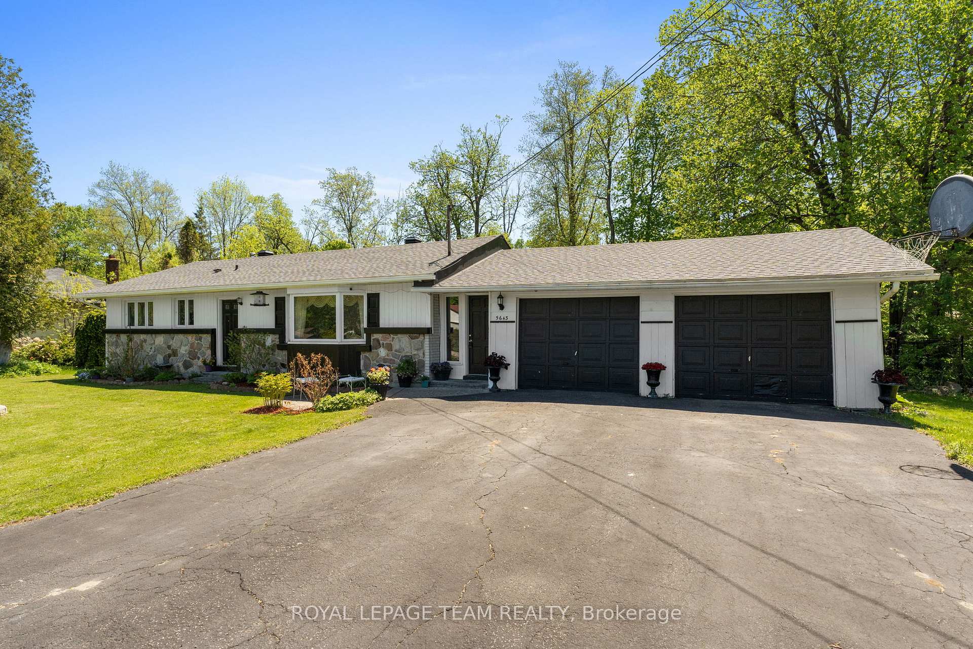 Photo 2 of 5643 Ficko Crescent, Ottawa, Riverside South — HOMEH