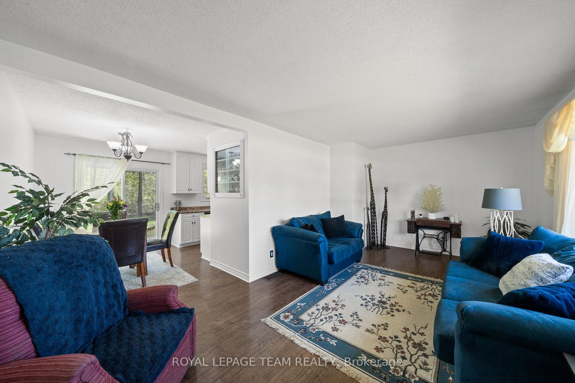 Photo 4 of 5643 Ficko Crescent, Ottawa, Riverside South — HOMEH
