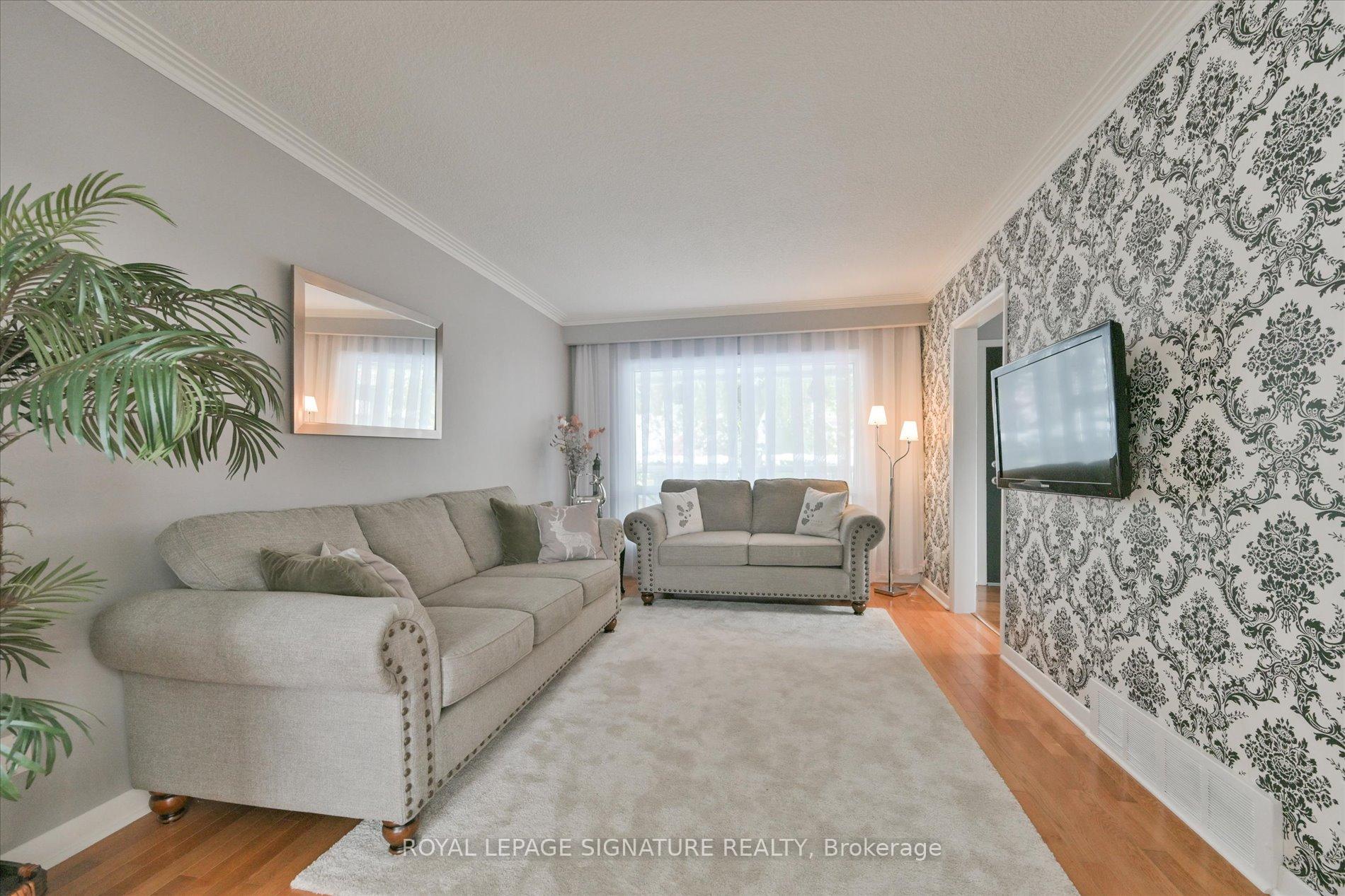 Photo 7 of 362 Silverthorn Avenue, Toronto, Keelesdale-Eglinton West — HOMEH
