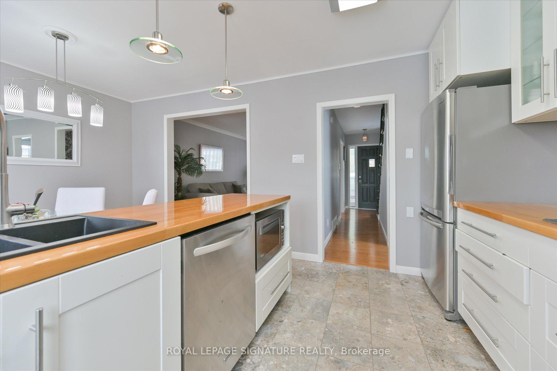 Photo 11 of 362 Silverthorn Avenue, Toronto, Keelesdale-Eglinton West — HOMEH