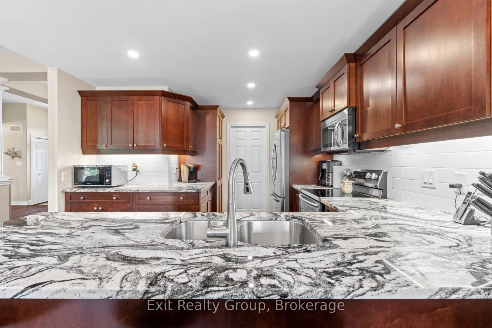 Photo 8 of 48 Cavendish Drive, Belleville, Thurlow Ward — HOMEH