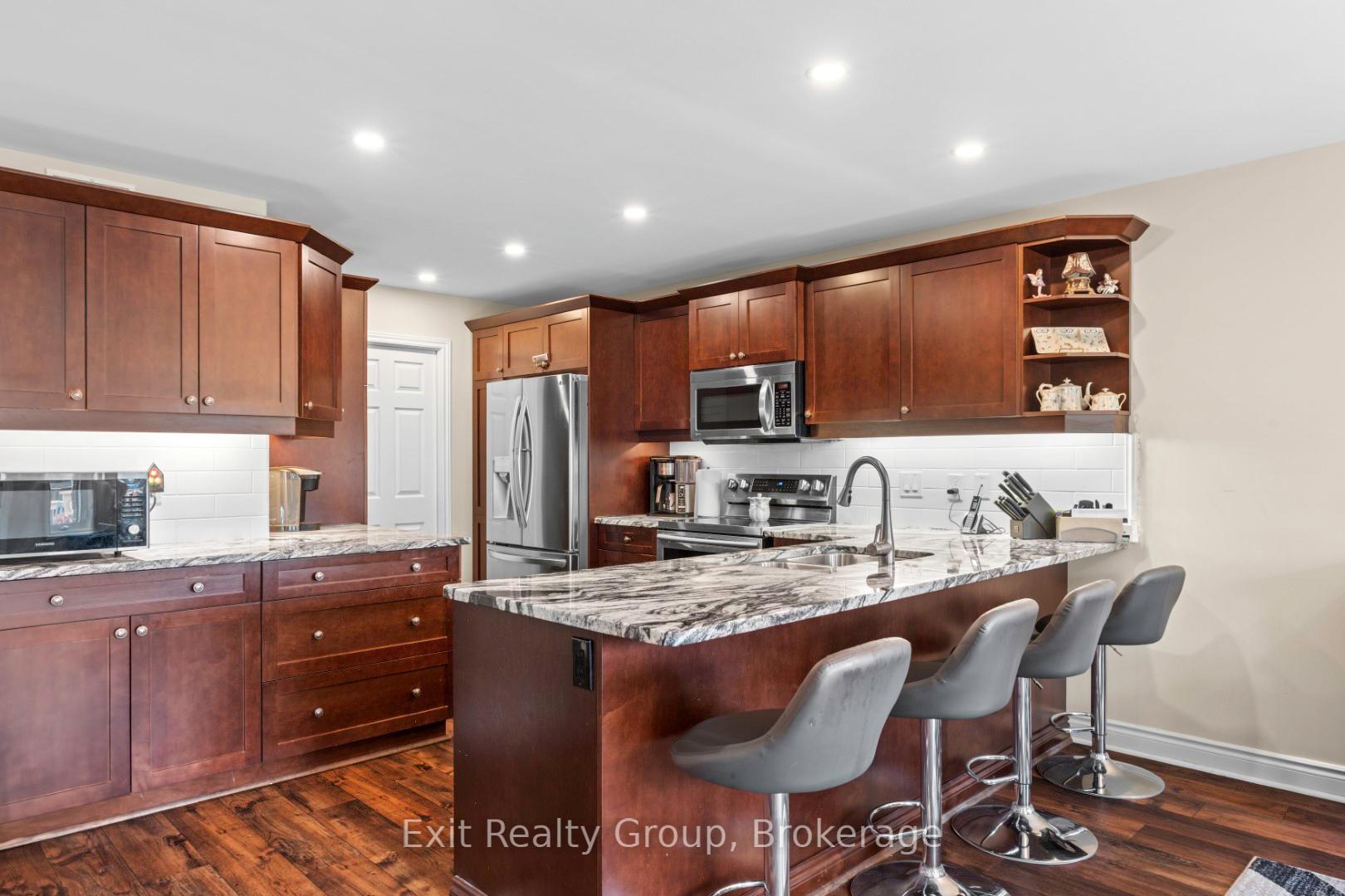 Photo 10 of 48 Cavendish Drive, Belleville, Thurlow Ward — HOMEH