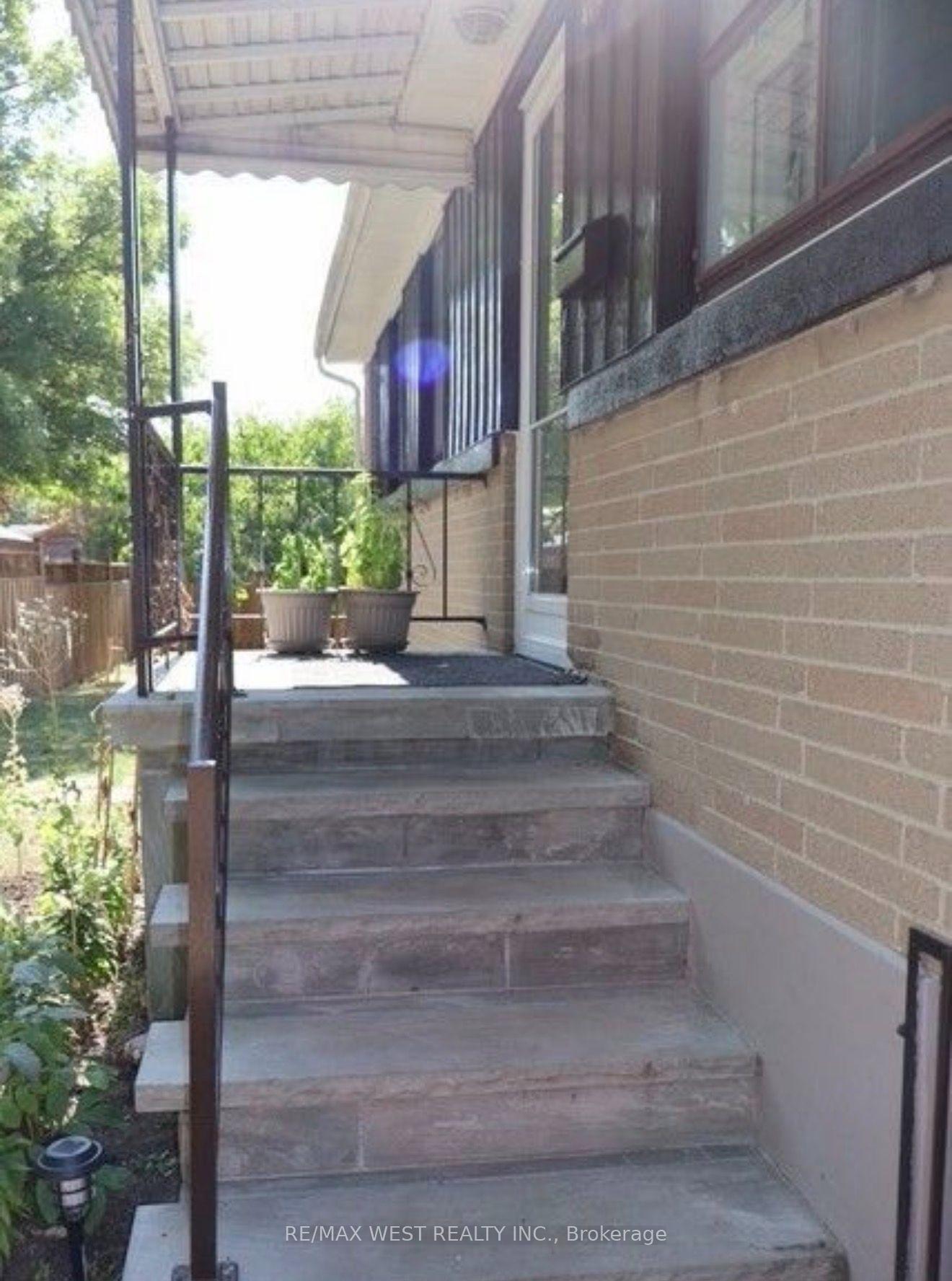 Photo 2 of 408 Drewry Avenue, North York, Newtonbrook West — HOMEH