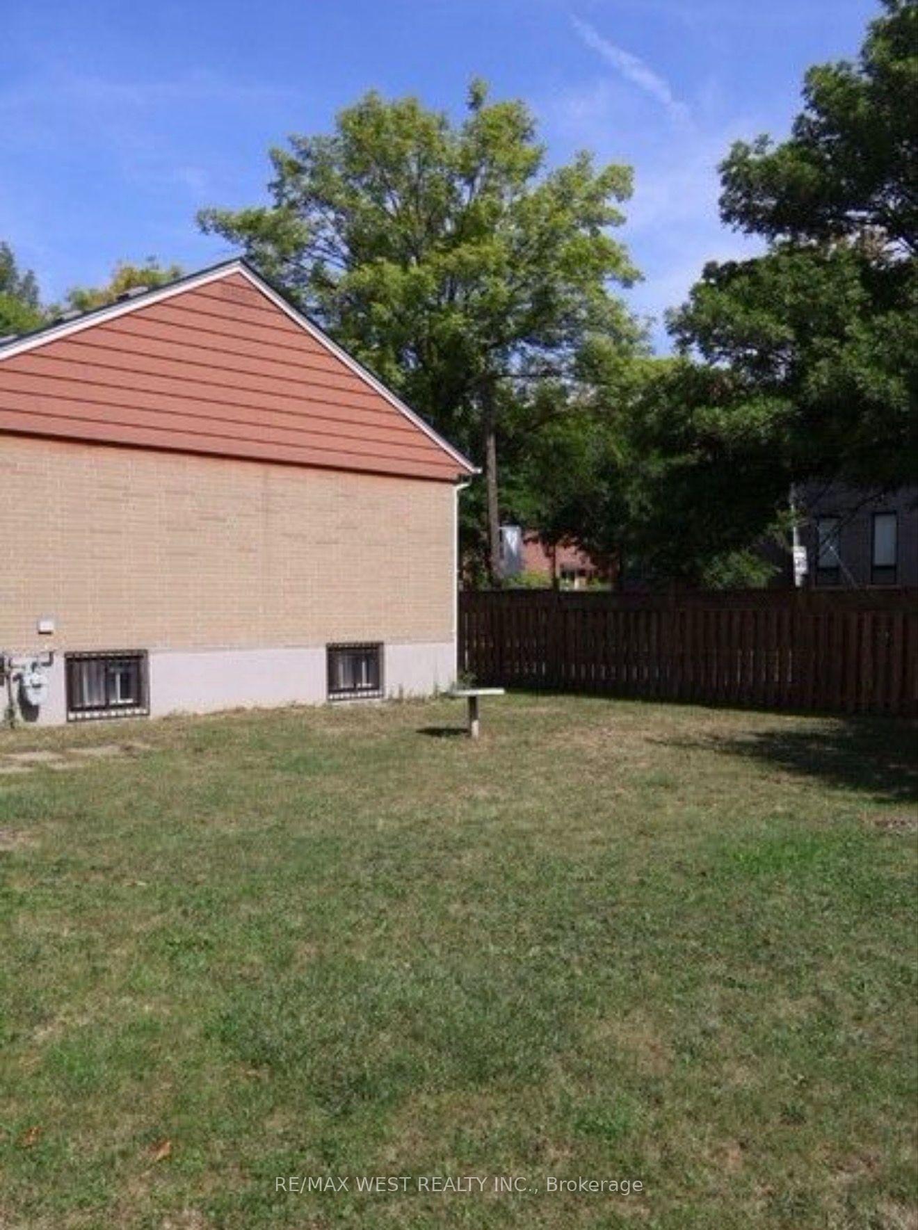 Photo 12 of 408 Drewry Avenue, North York, Newtonbrook West — HOMEH