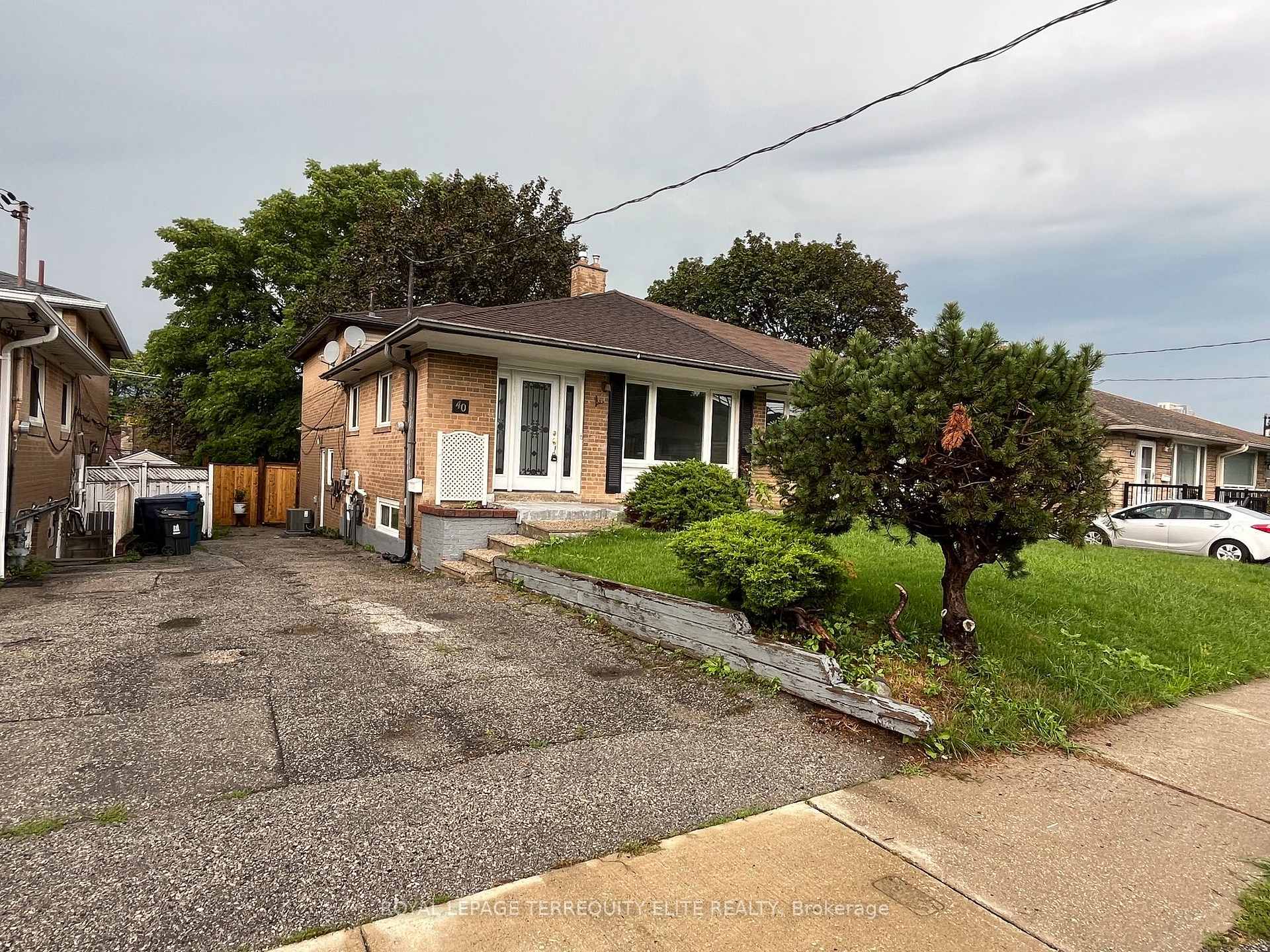 Photo 29 of Unit Lwr, 40 Pender Crescent, Scarborough, Tam O'Shanter-Sullivan — HOMEH