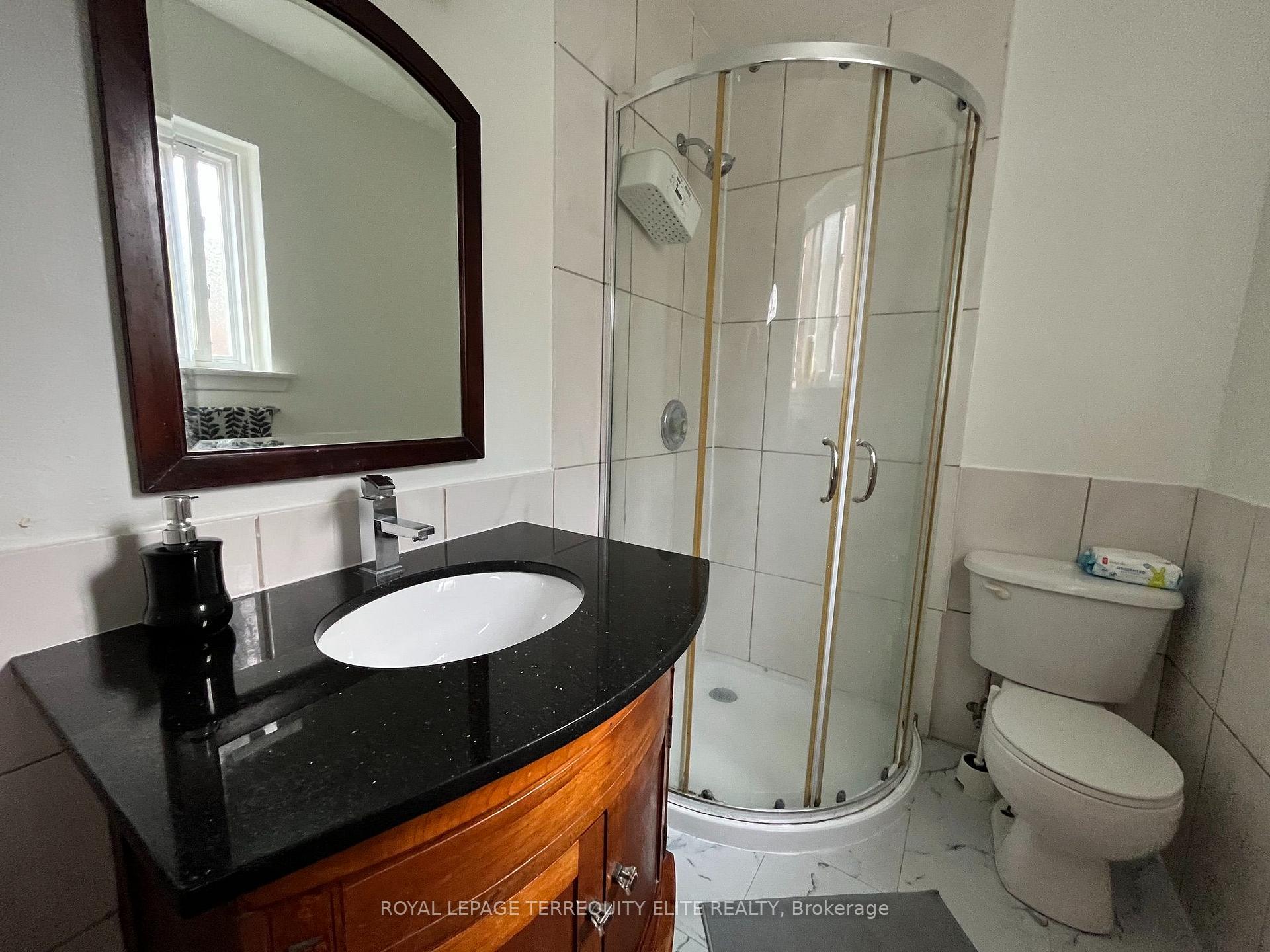 Photo 15 of Unit Lwr, 40 Pender Crescent, Scarborough, Tam O'Shanter-Sullivan — HOMEH