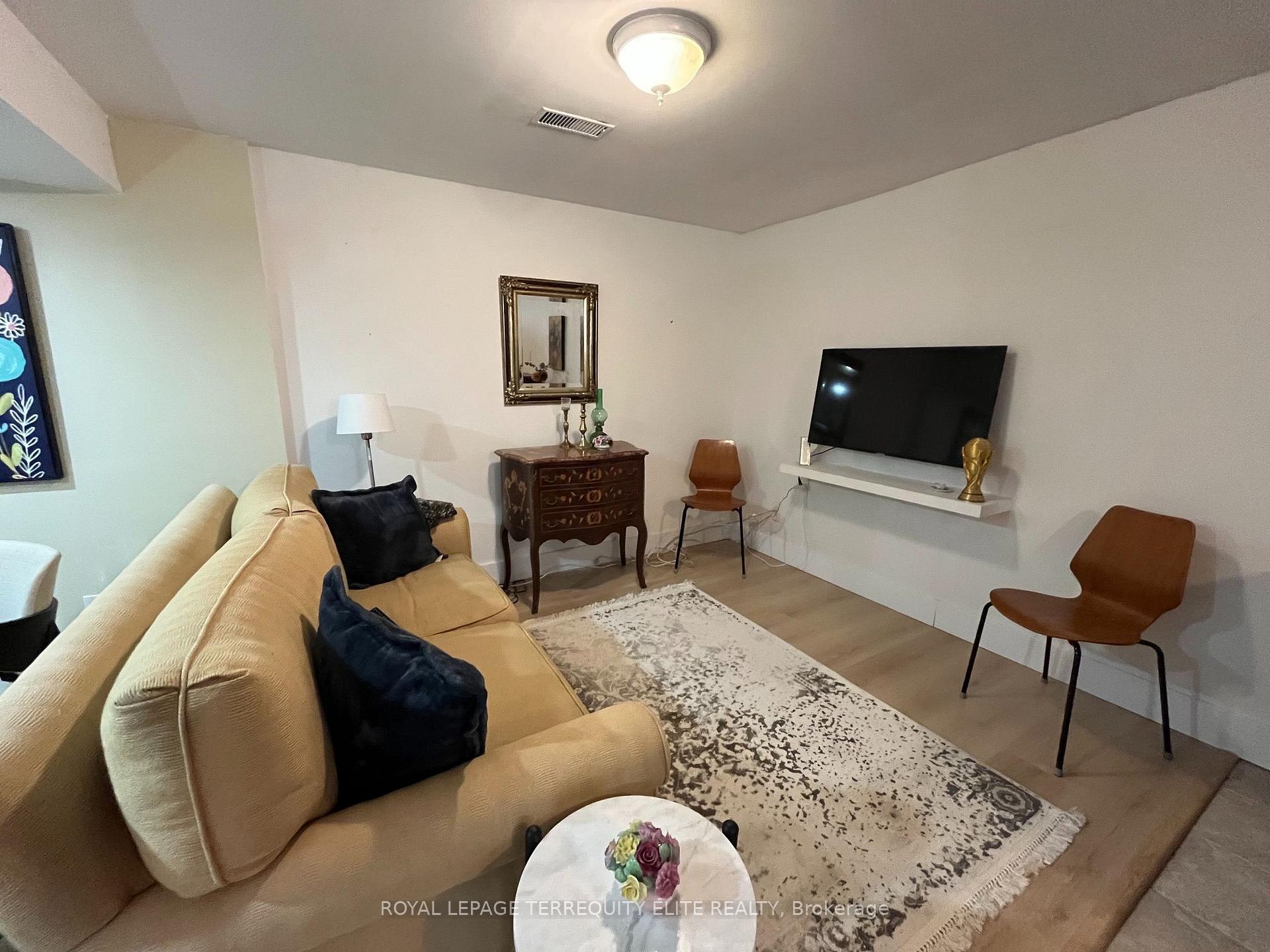 Photo 19 of Unit Lwr, 40 Pender Crescent, Scarborough, Tam O'Shanter-Sullivan — HOMEH