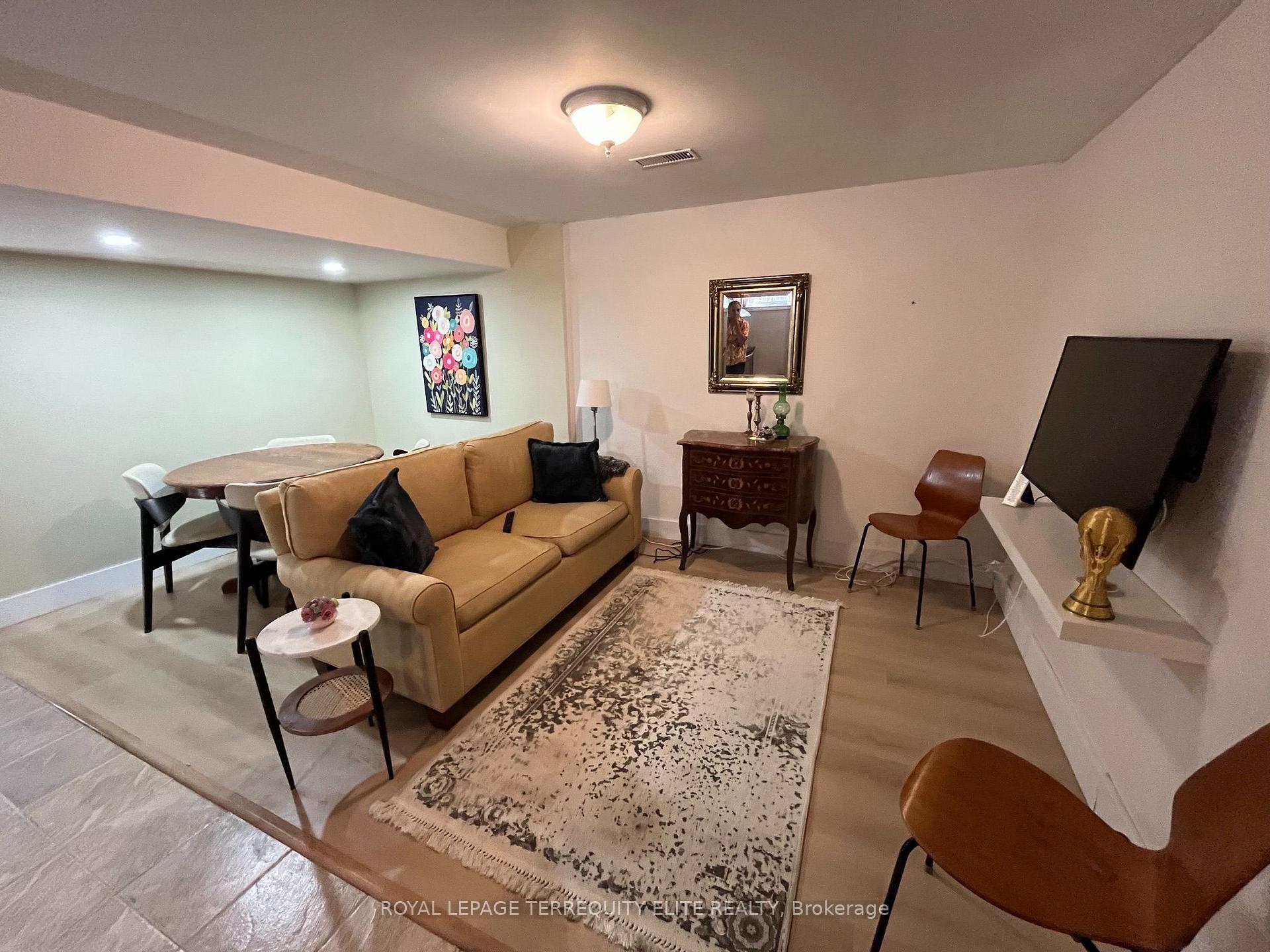 Photo 21 of Unit Lwr, 40 Pender Crescent, Scarborough, Tam O'Shanter-Sullivan — HOMEH