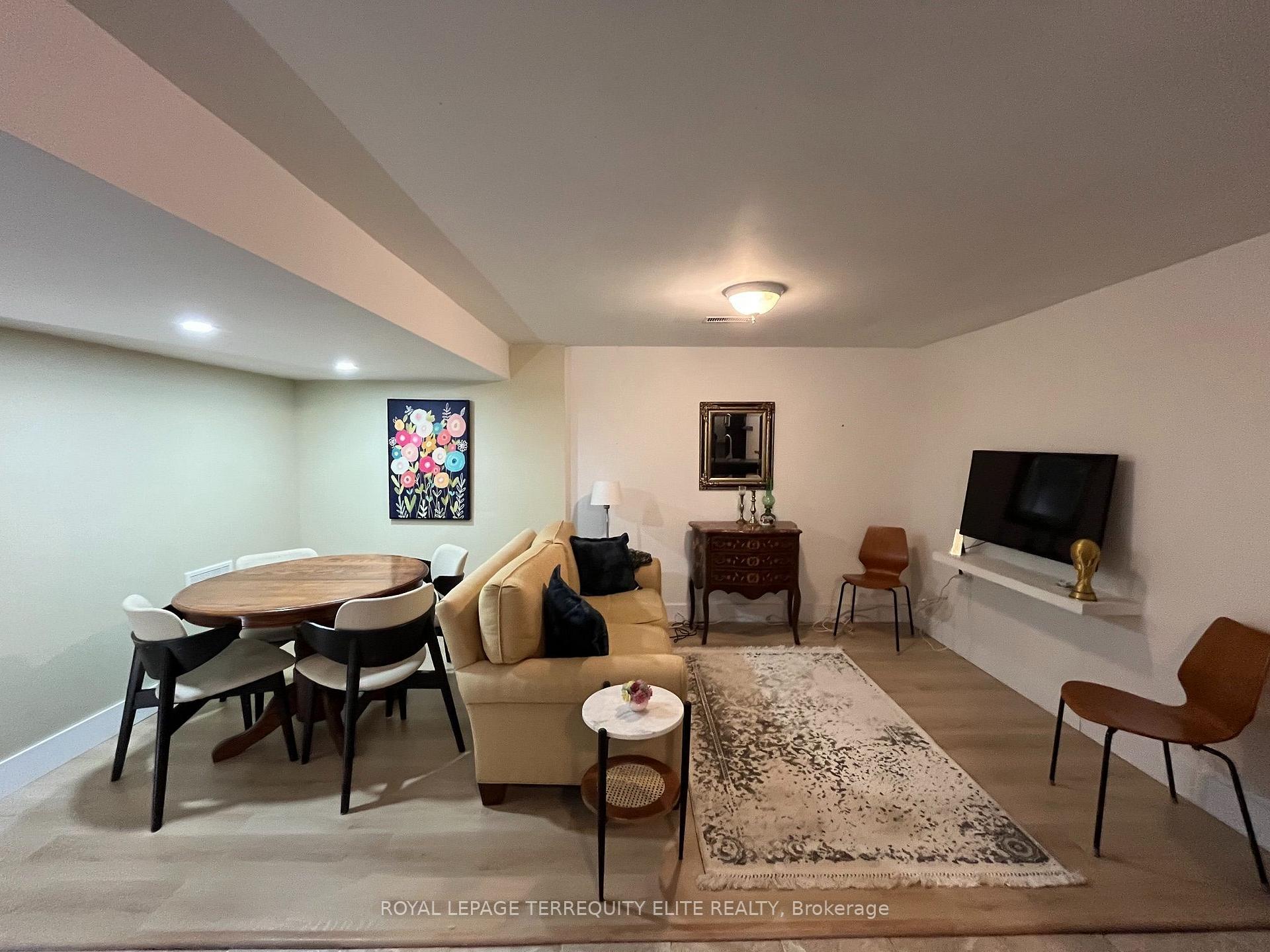 Photo 23 of Unit Lwr, 40 Pender Crescent, Scarborough, Tam O'Shanter-Sullivan — HOMEH