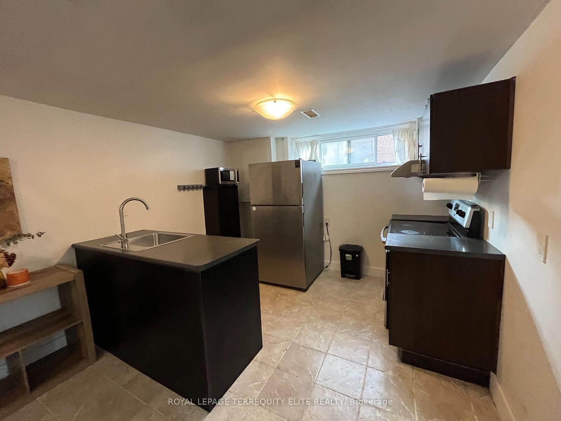 Photo 25 of Unit Lwr, 40 Pender Crescent, Scarborough, Tam O'Shanter-Sullivan — HOMEH