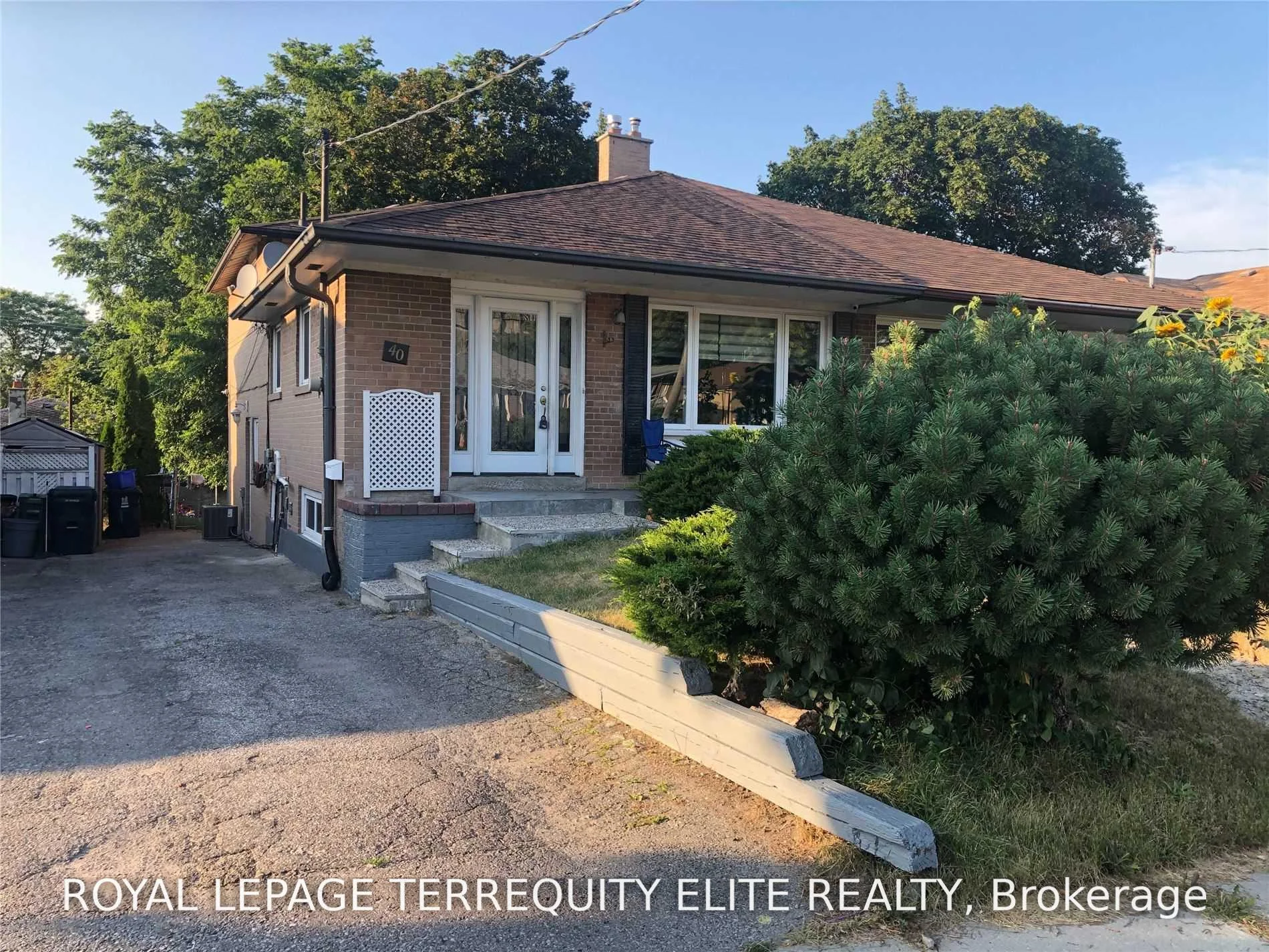 Photo 2 of Unit Lwr, 40 Pender Crescent, Scarborough, Tam O'Shanter-Sullivan — HOMEH