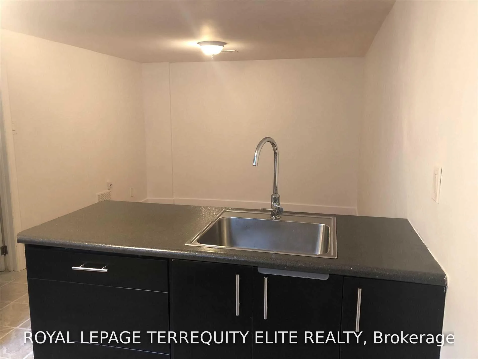 Photo 12 of Unit Lwr, 40 Pender Crescent, Scarborough, Tam O'Shanter-Sullivan — HOMEH