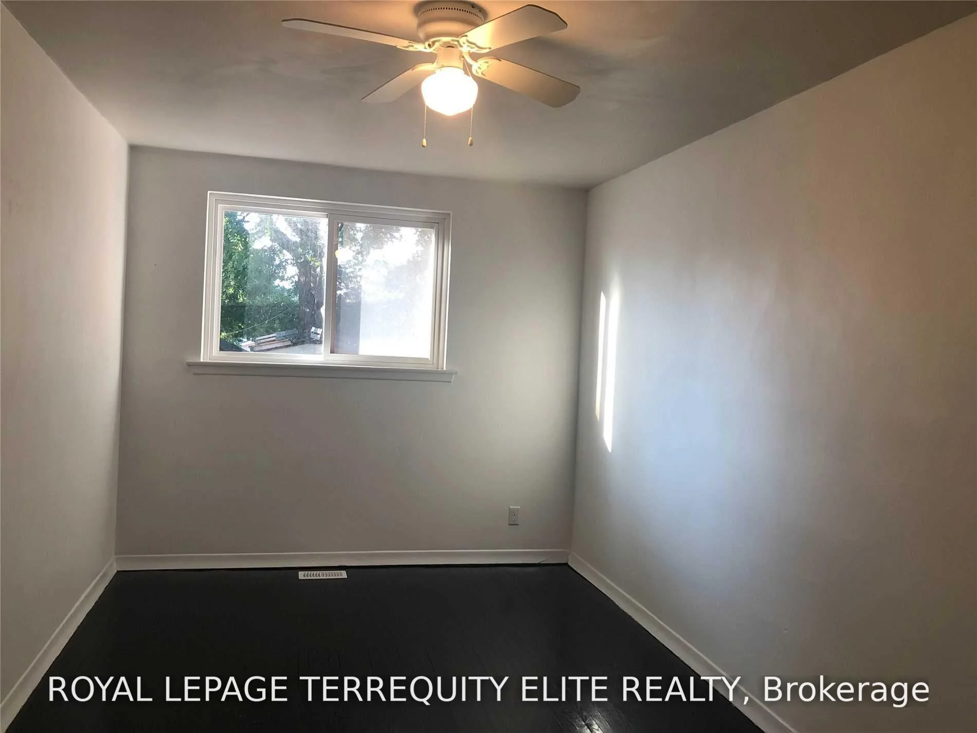 Photo 16 of Unit Lwr, 40 Pender Crescent, Scarborough, Tam O'Shanter-Sullivan — HOMEH