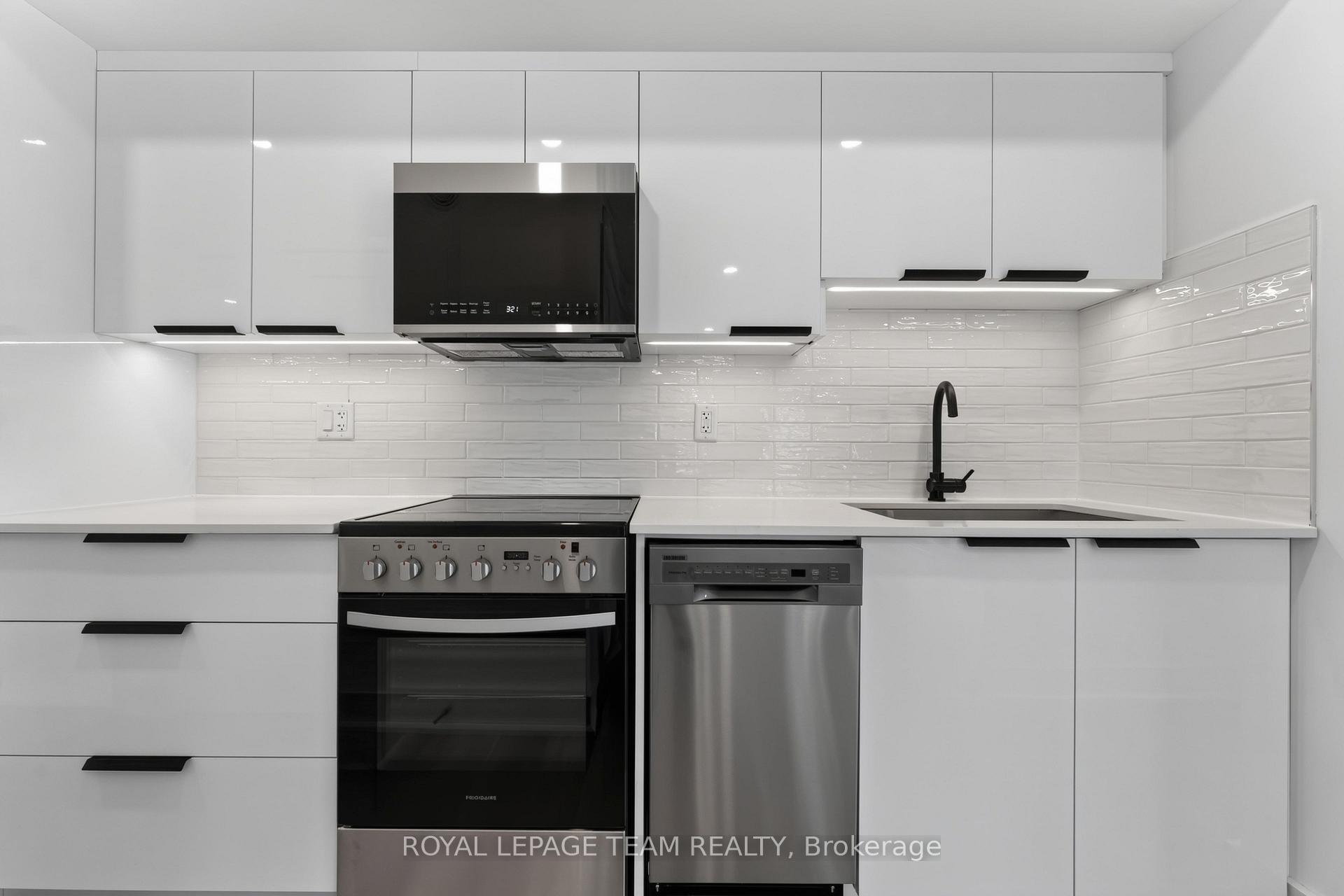 Photo 11 of Unit 8, 547 Melbourne Avenue, Ottawa, McKellar/Highland — HOMEH