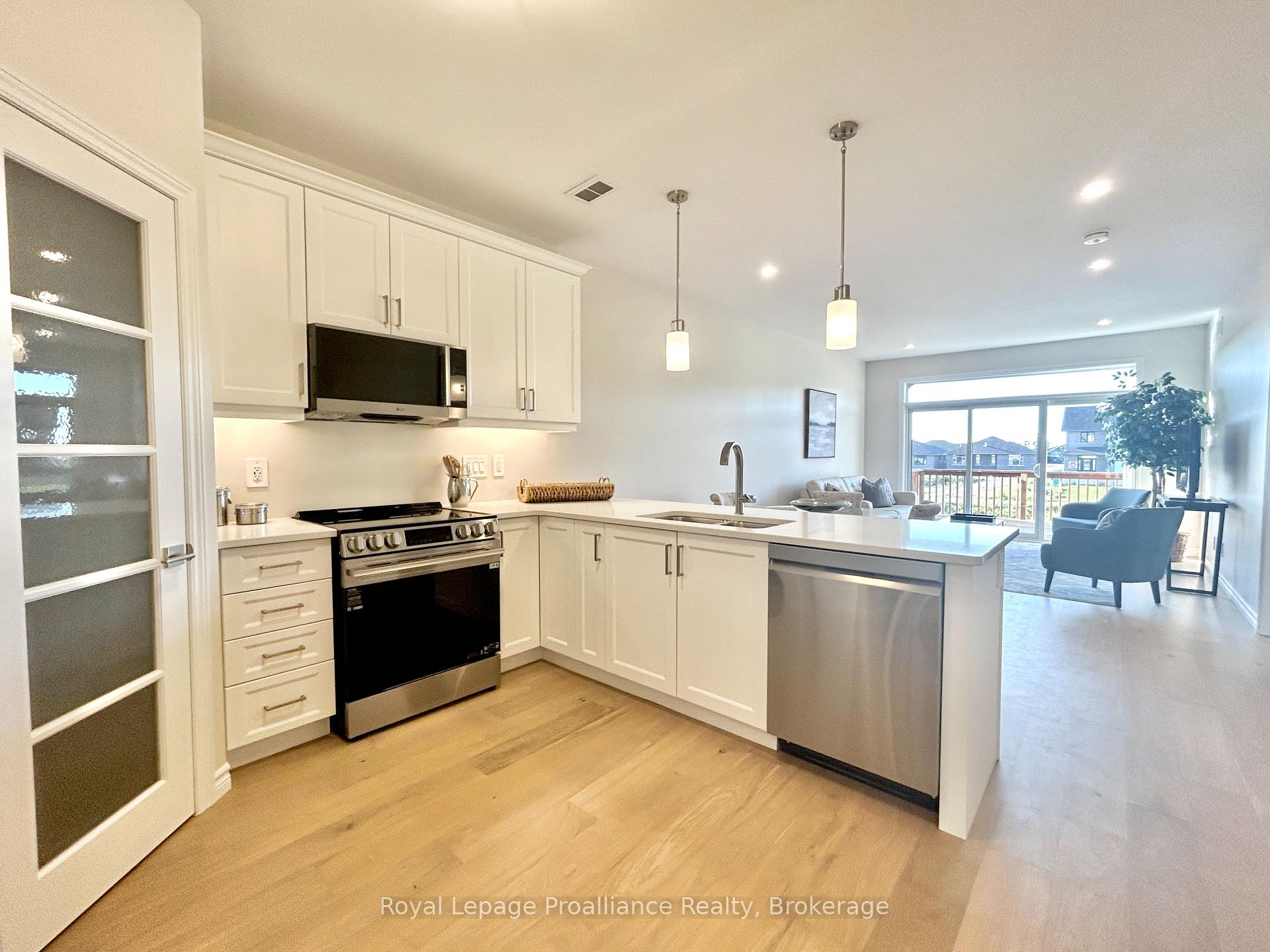 Photo 5 of 130 Athabaska Drive, Belleville, Thurlow Ward — HOMEH