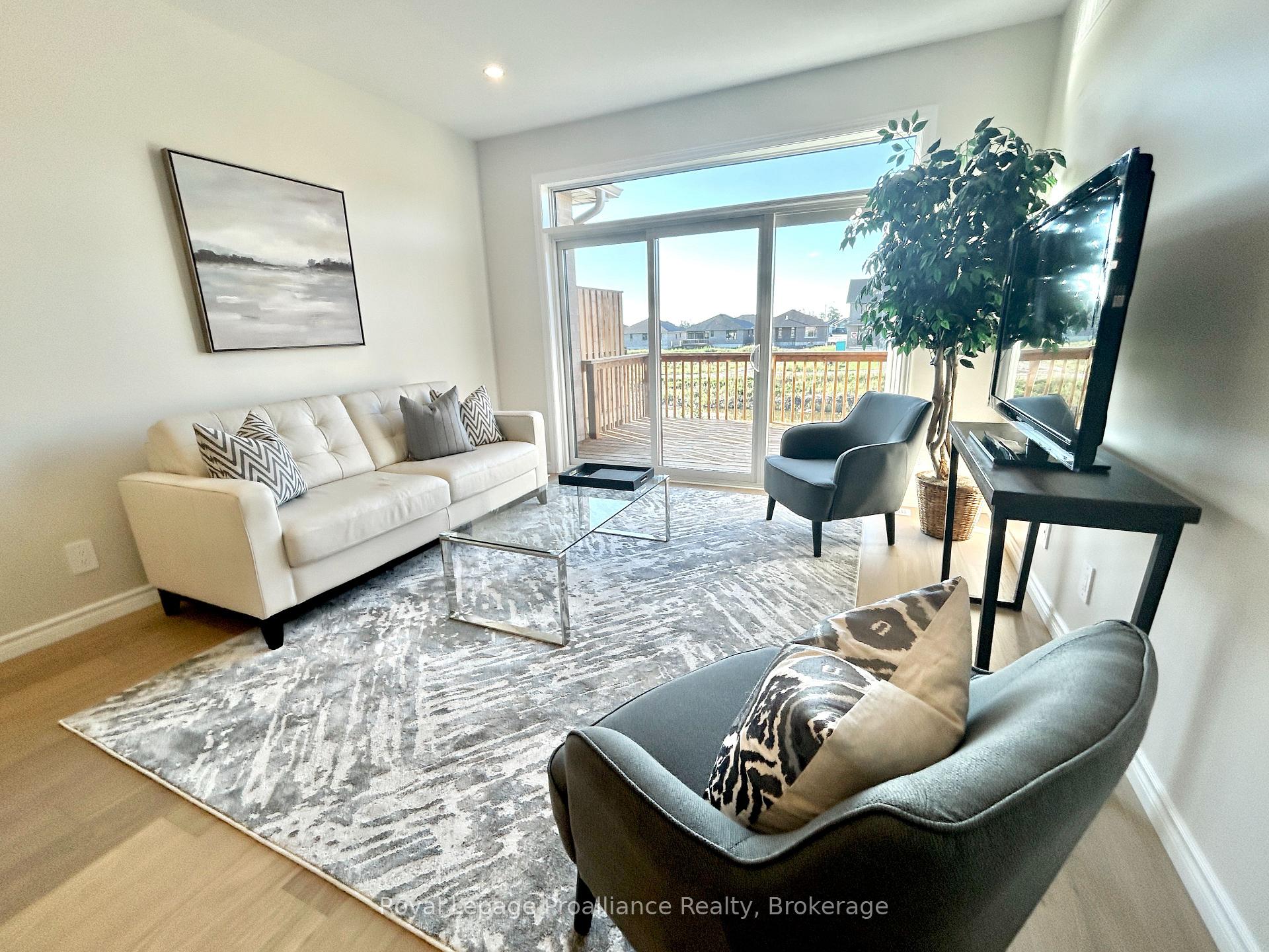 Photo 7 of 130 Athabaska Drive, Belleville, Thurlow Ward — HOMEH